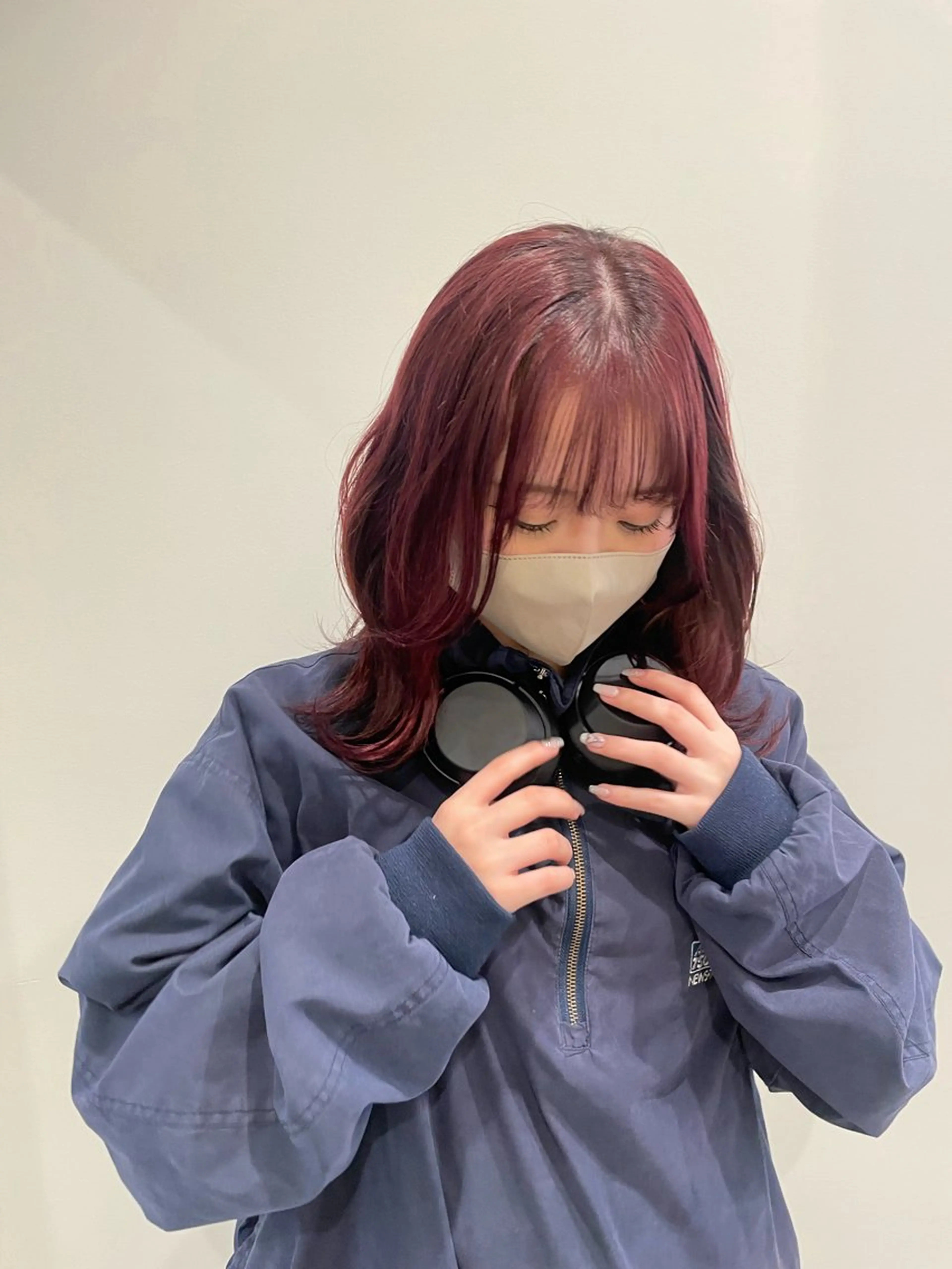 ミディアム カラー ブリーチ ボルドーカラー ヘアカラー 渋谷 留菜のヘアスタイル