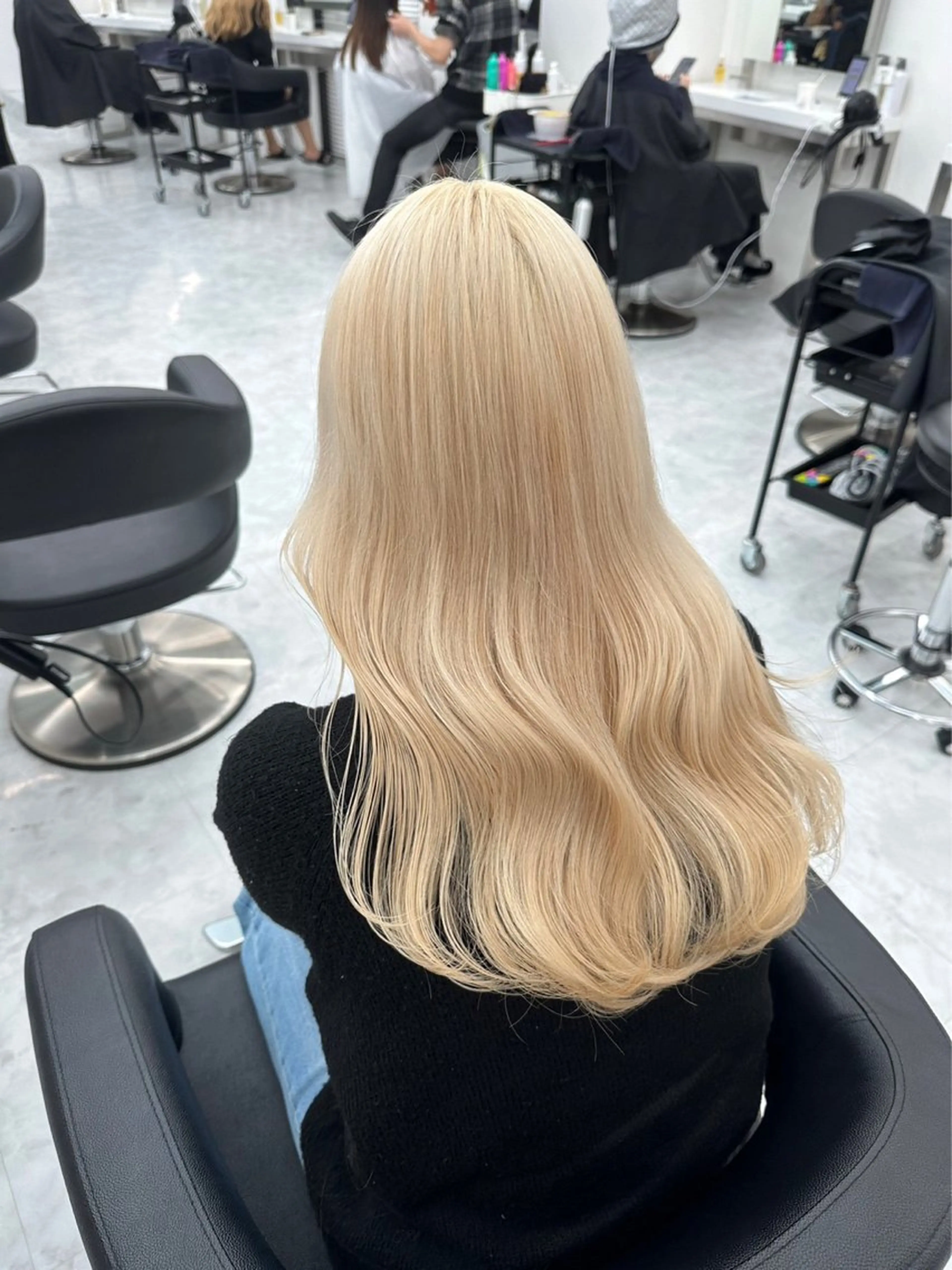 ロング ヘアカラー 大人上品🤍明るめ ベージュ🤍REOのヘアスタイル
