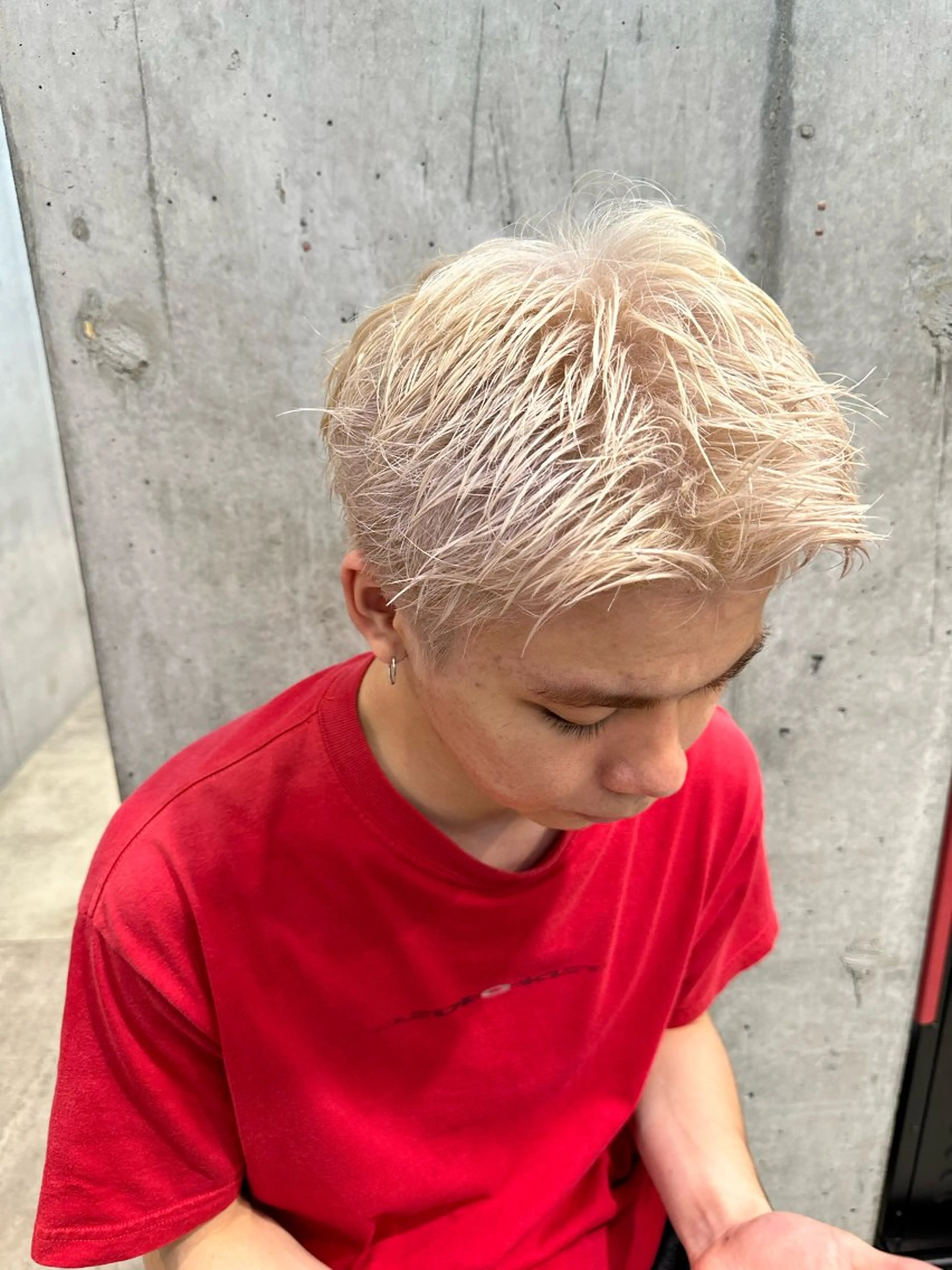 ショート カラー 抜きっぱなしブロンド ブロンド さとう あやかのヘアスタイル