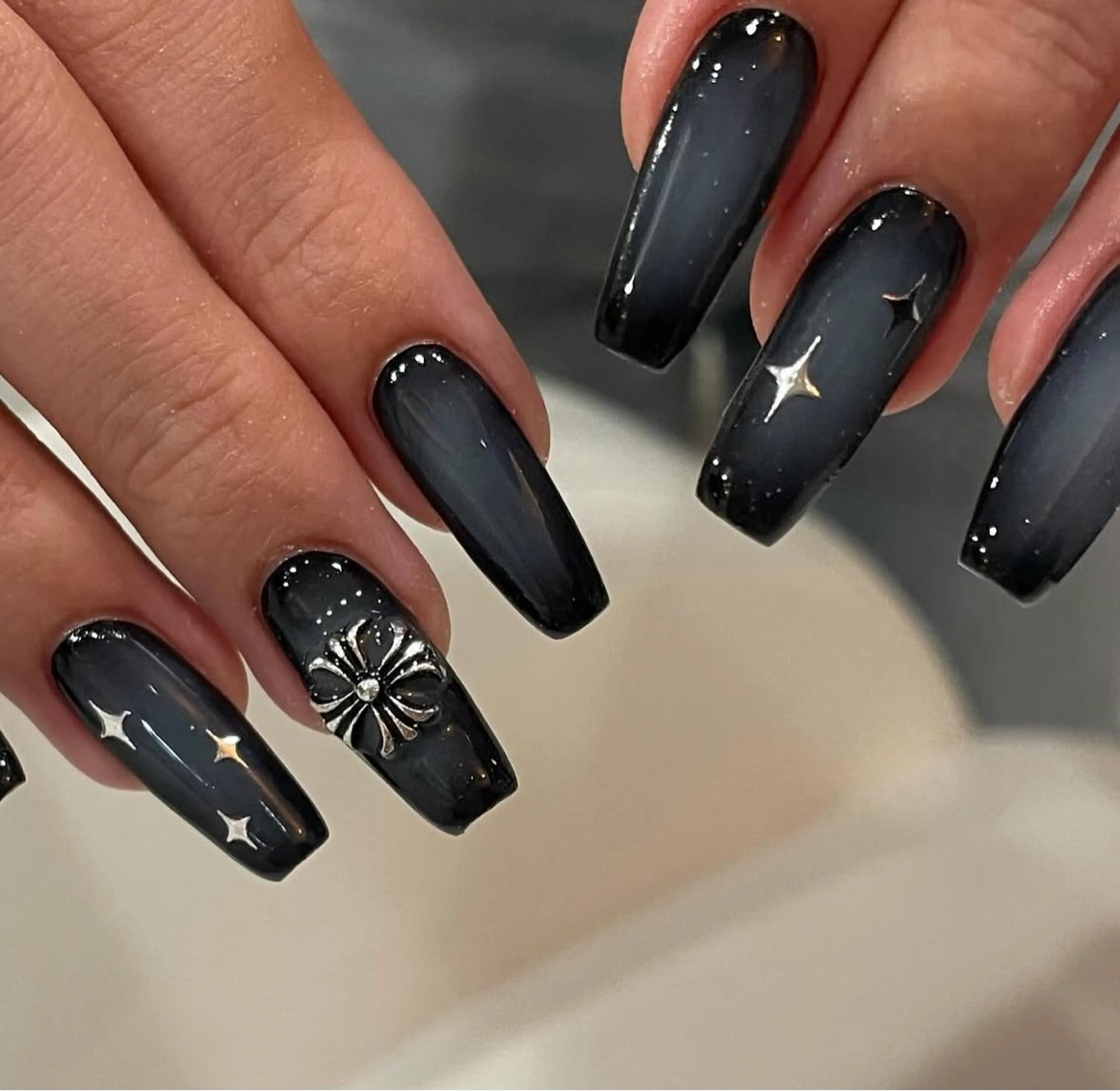 ネイル 長さ出し グラデーション キラキラネイル 韓国ネイル ラメ(グリッター) ハンドネイル ハンドケア Chisa Nail Studio所属・リ リのネイルデザイン