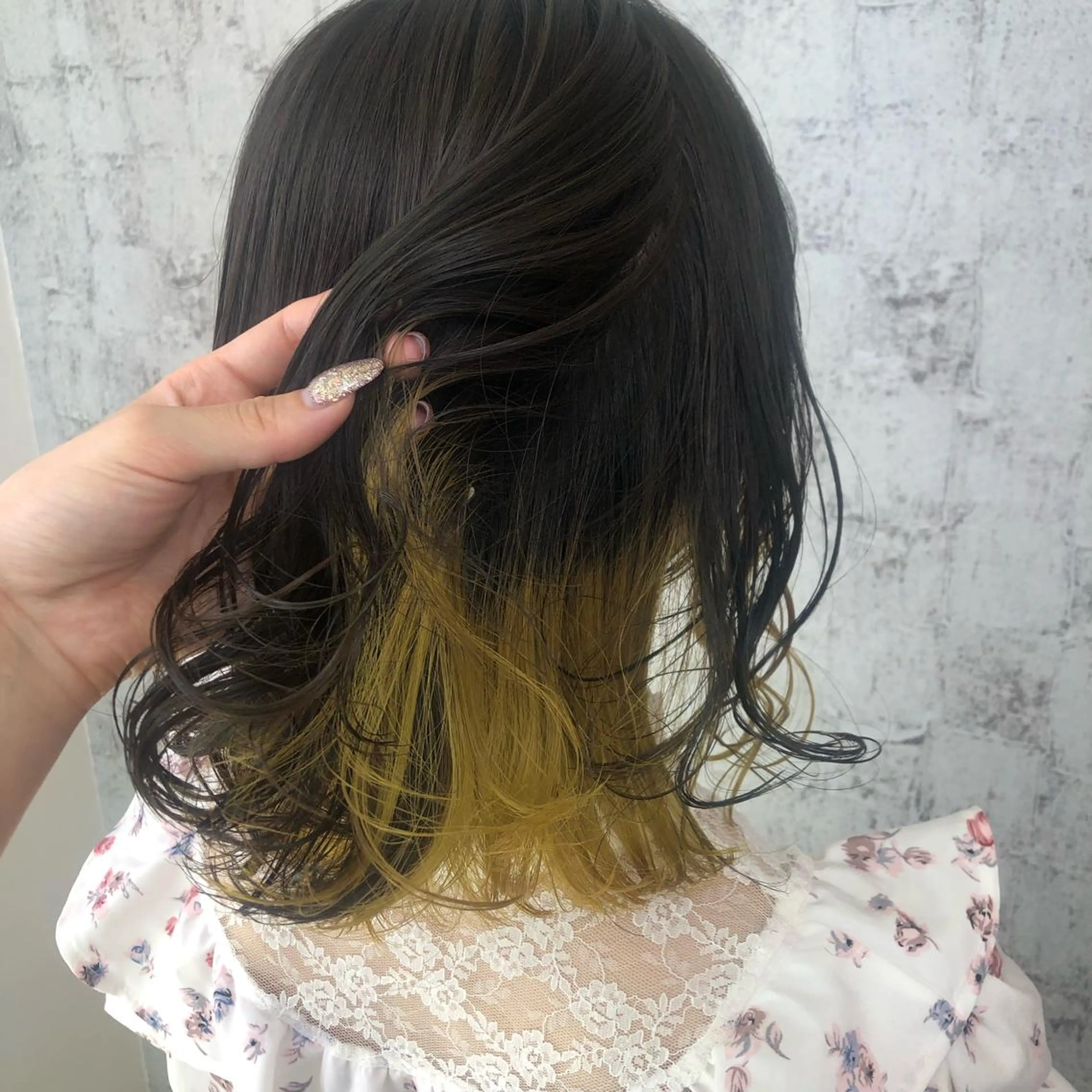 ミディアム イエローカラー ベージュ/インナー カラー🤍Rieのヘアスタイル