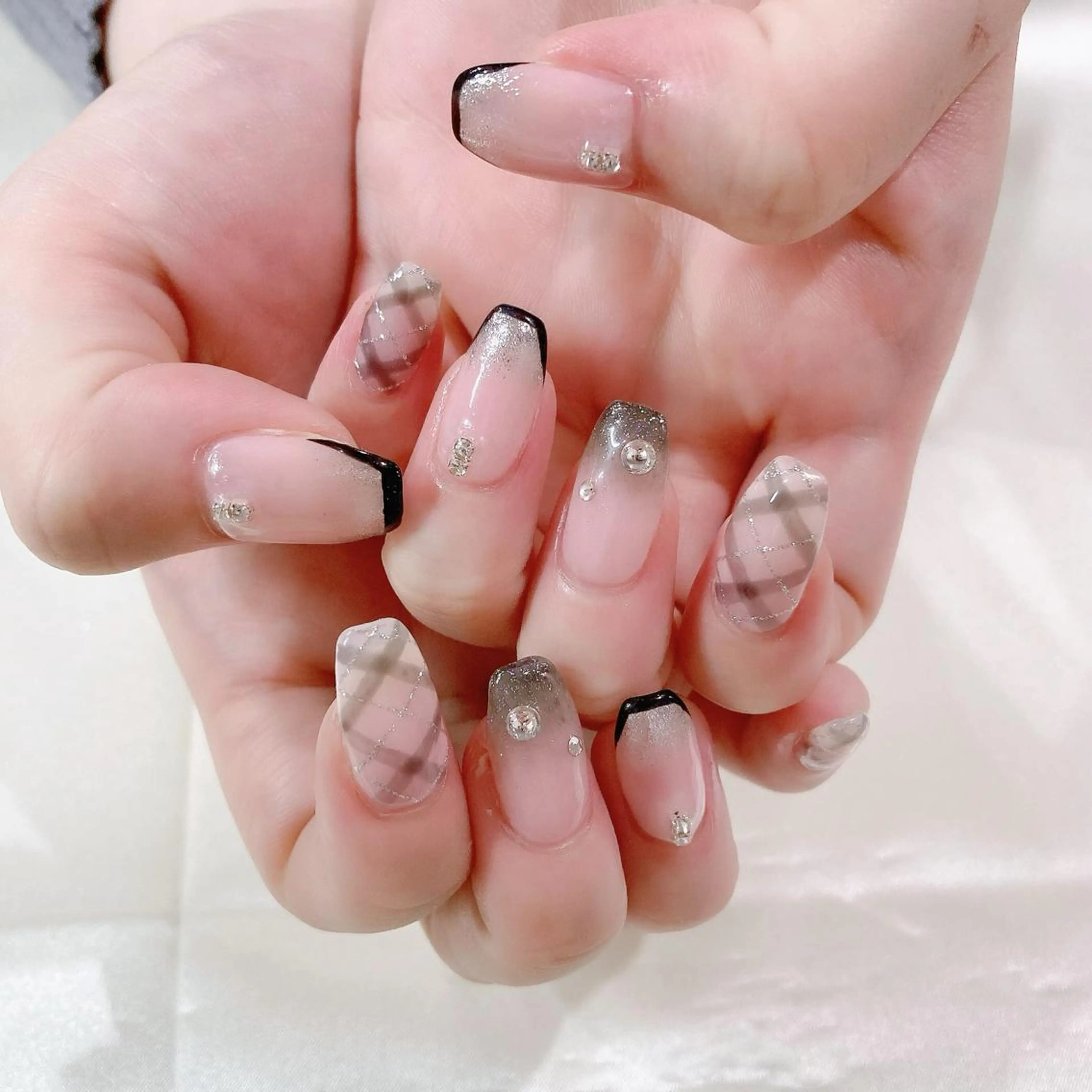 ネイル フレンチネイル ジェルネイル キラキラネイル パラジェル ワンホンネイル ハンドネイル Nail Kのネイルデザイン
