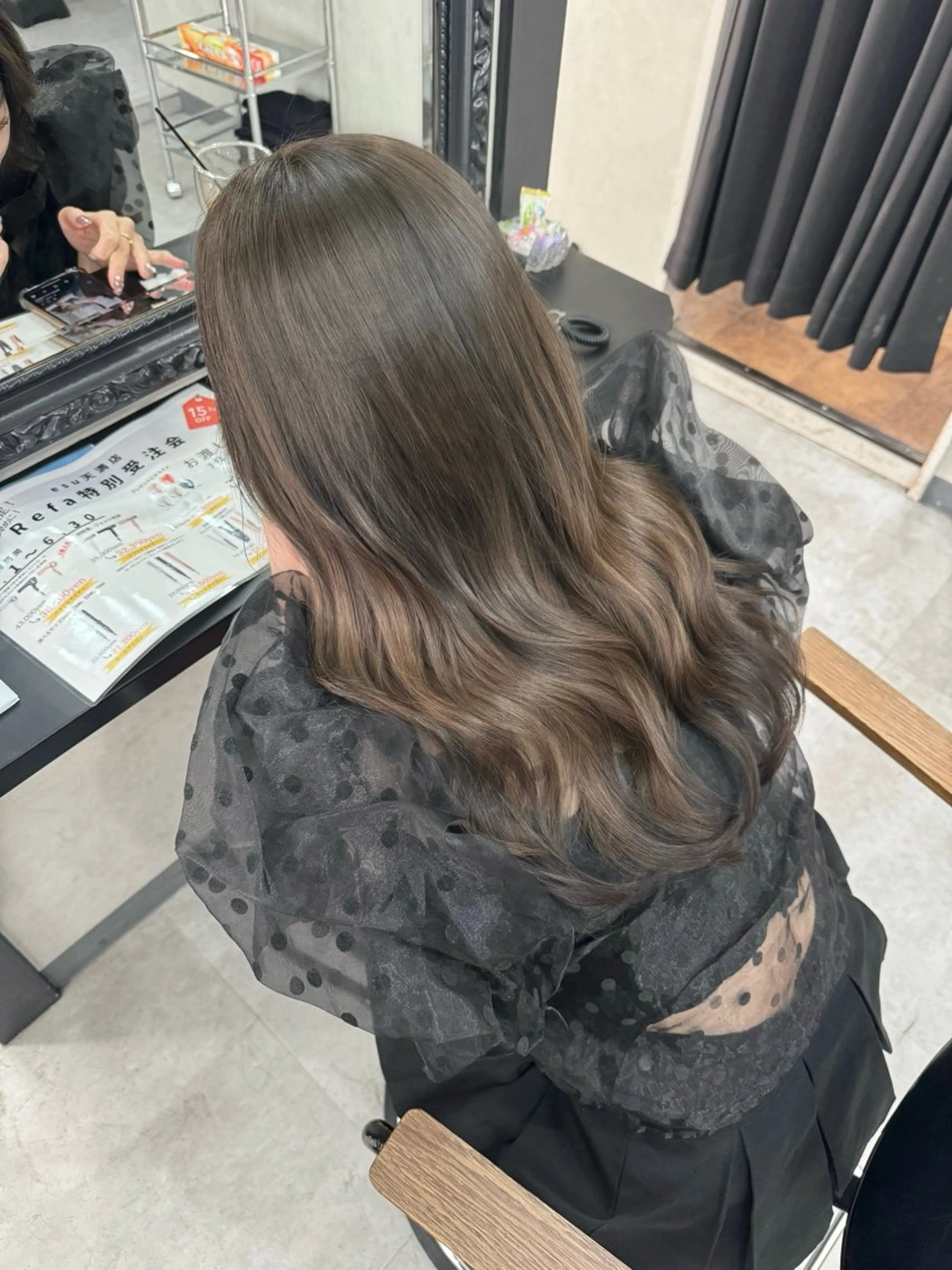 ロング カラー ベージュカラー ブリーチ グレージュ ブリーチなしカラー 顔周りカット カット ヘアカラー トリートメント 井本翔太.髪質改善. ベージュ.グレージュのヘアスタイル
