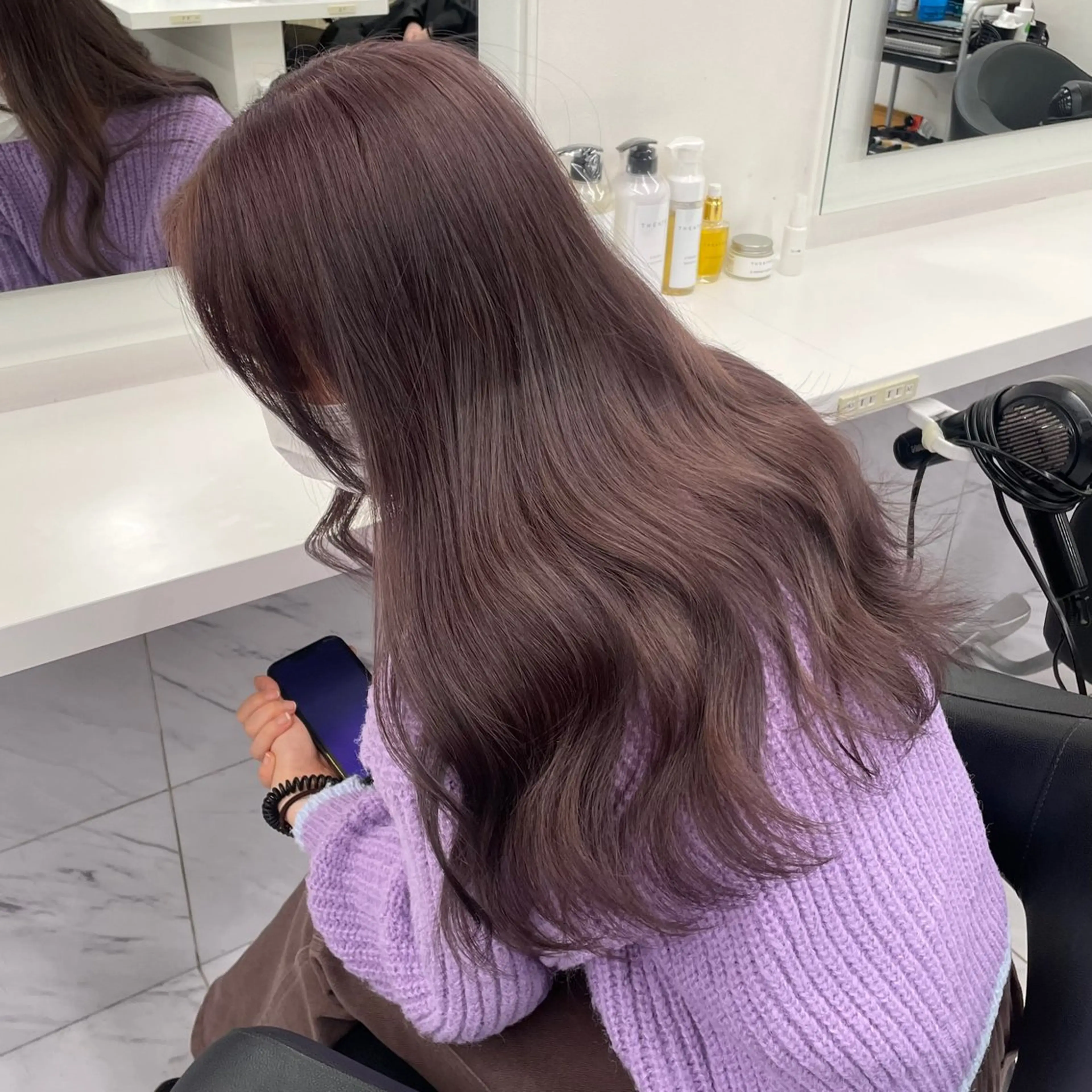 ロング カラー ヘアカラー トリートメント ヘッドスパ 韓国レイヤー ハッシュカットのヘアスタイル