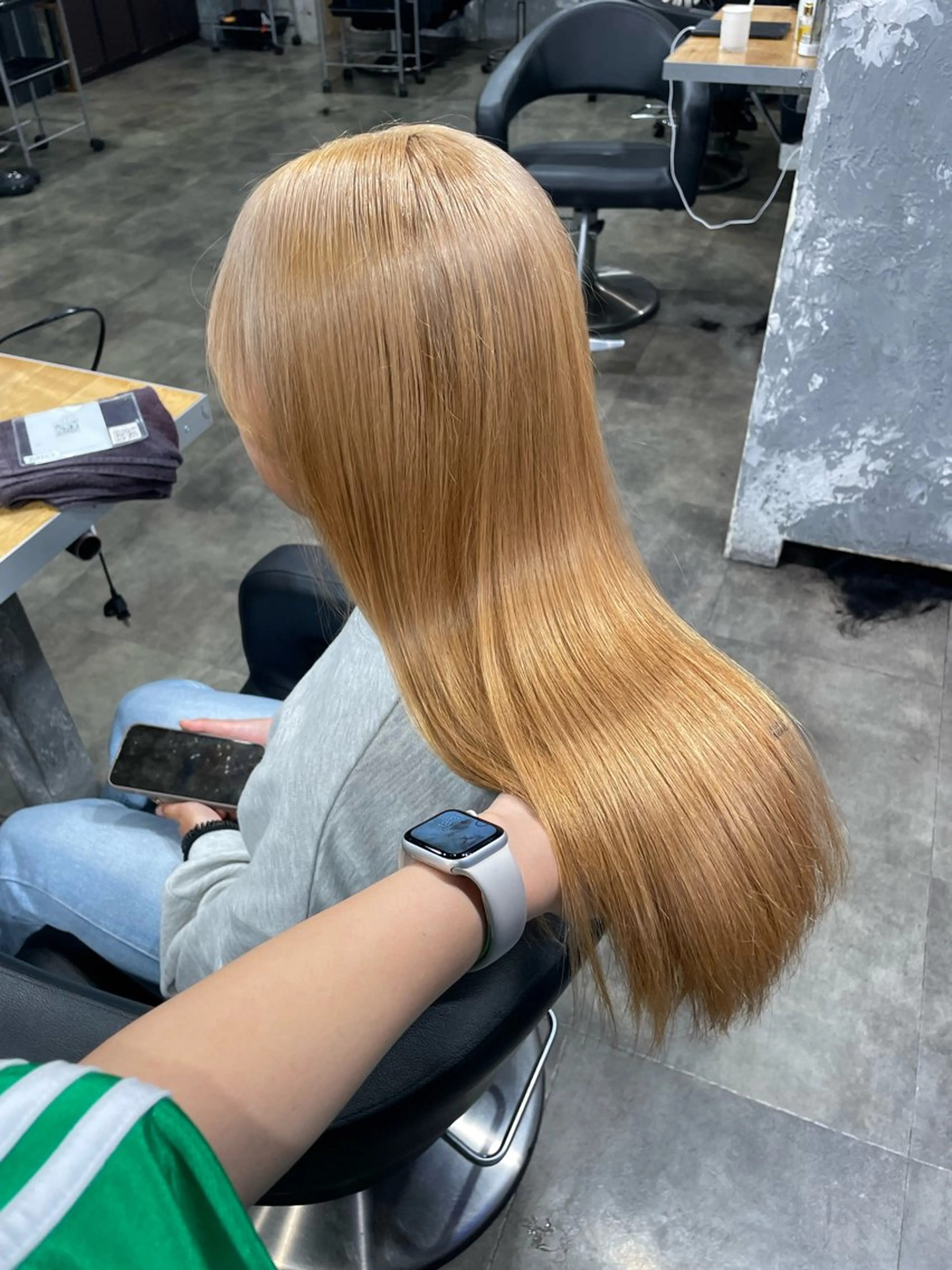 セミロング カラー ヘアカラー トリートメント ハイトーンブロンド 横浜💞ミオのヘアスタイル