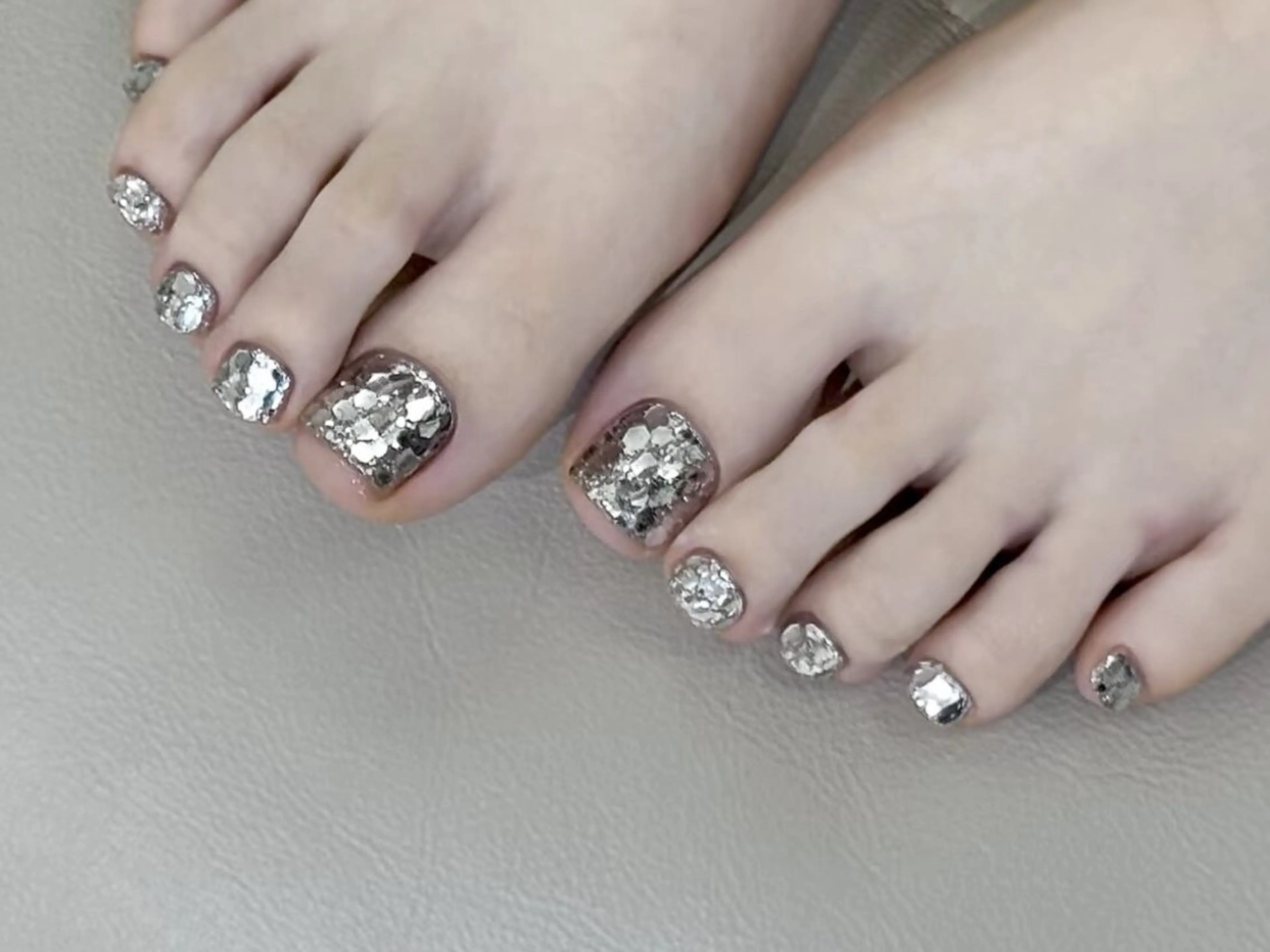 ネイル チークネイル フットネイル フレンチネイル ジェルネイル ガーリー フットネイル Liora nail salonのネイルデザイン