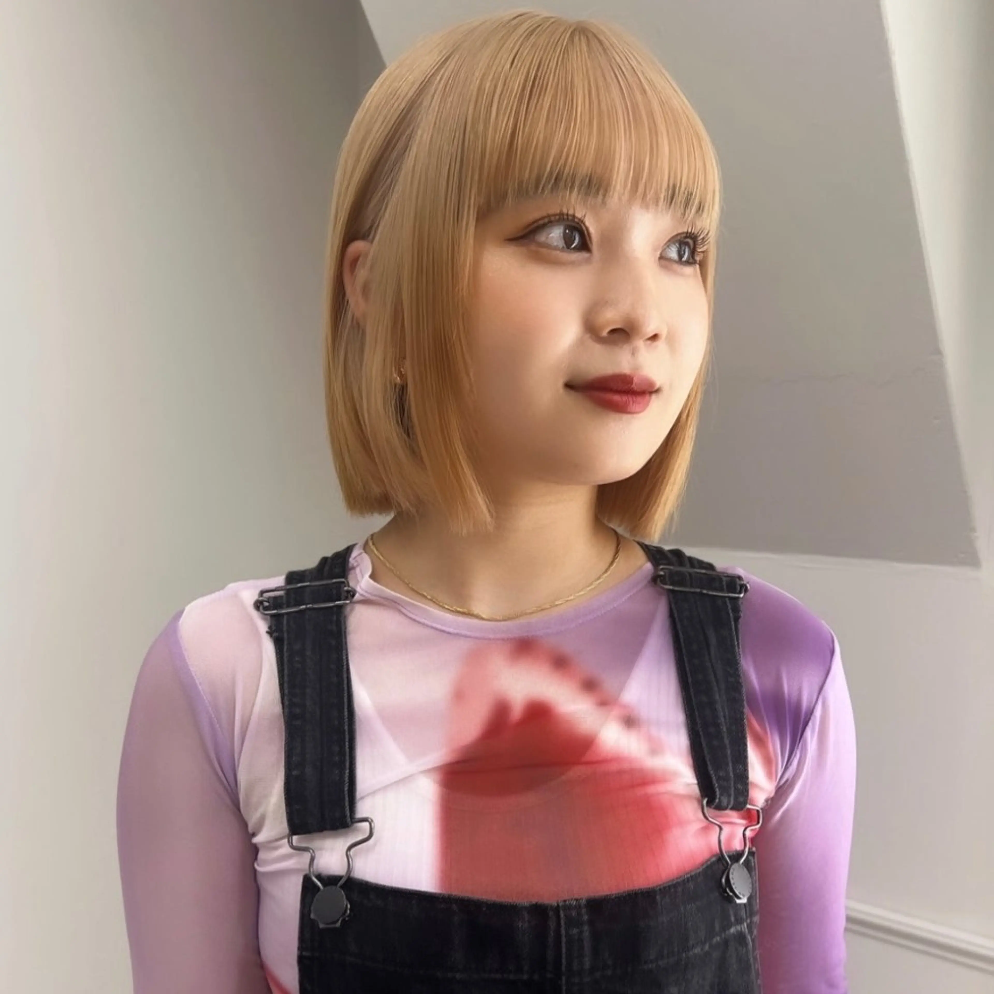 ショート カラー ベージュカラー デザインカラー ダブルカラー ハイトーンカラー イルミナカラー カット ヘアカラー トリートメント 心斎橋ダブルカラー ボブ/レイヤーのヘアスタイル