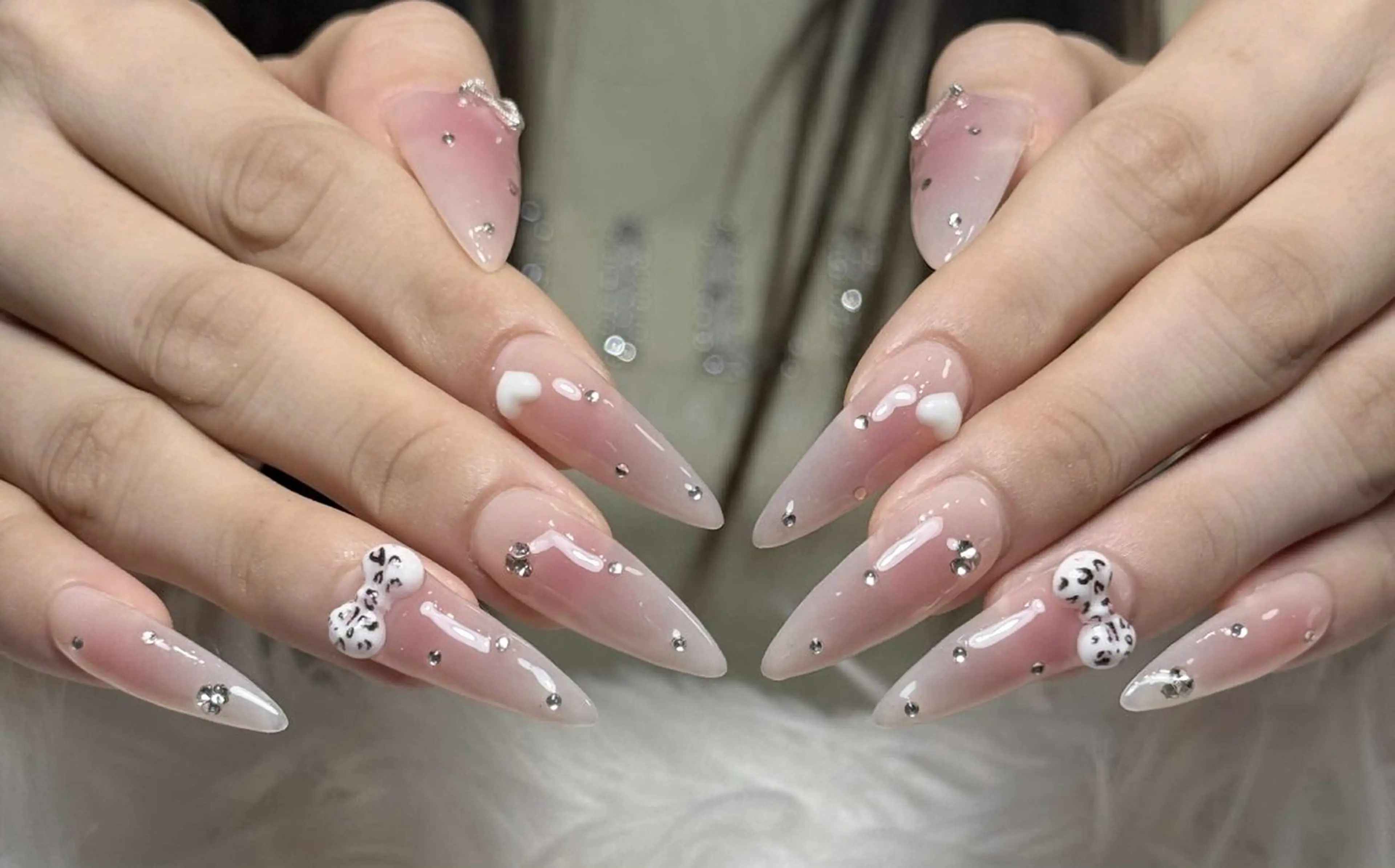 ネイル ボルドー ブラウン チークネイル ドット フットネイル ハンドネイル Julli NailStudioのネイルデザイン