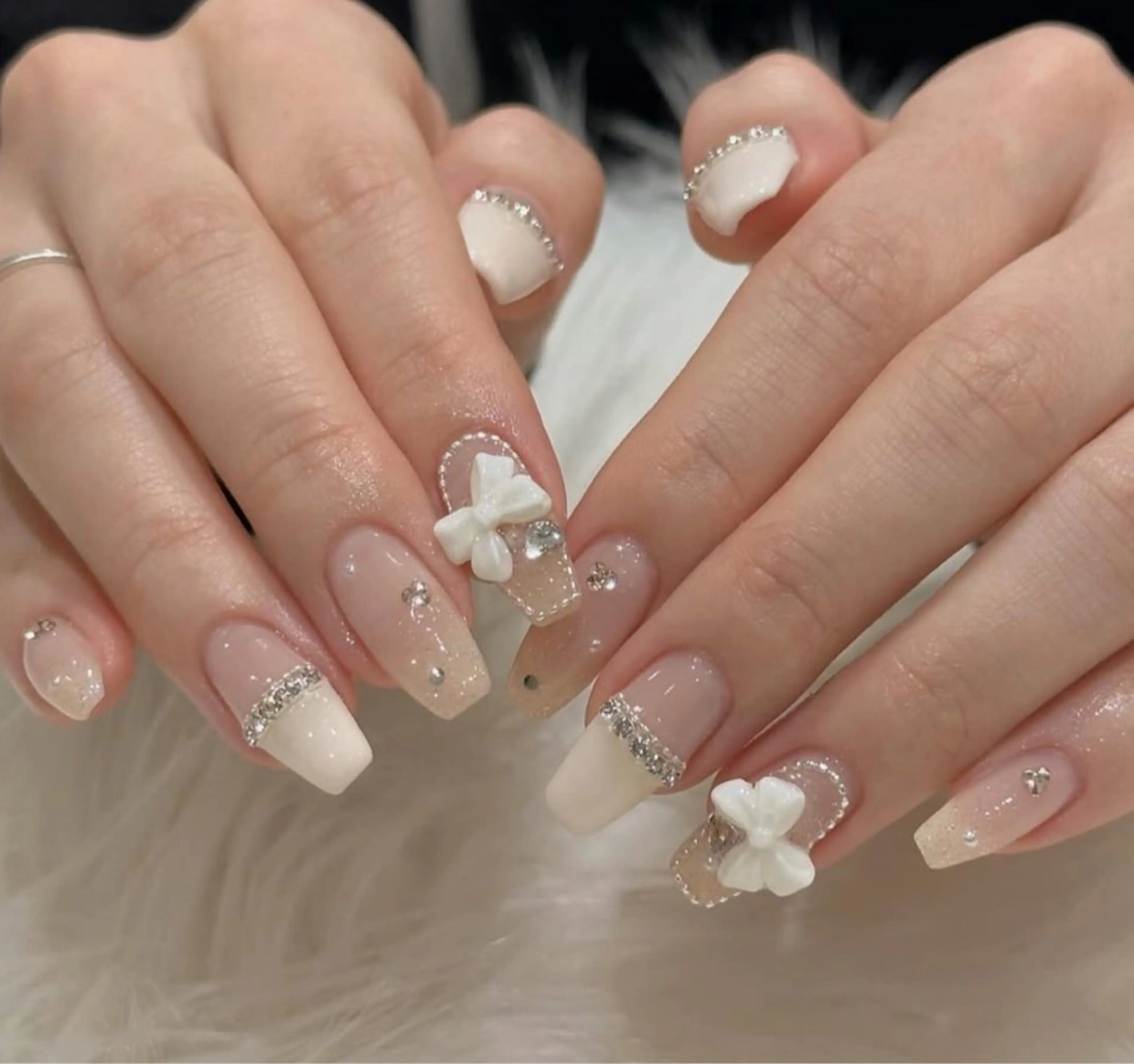 ネイル 長さ出し グラデーション キラキラネイル 韓国ネイル ラメ(グリッター) ハンドネイル ハンドケア Chisa Nail Studio所属・リ リのネイルデザイン