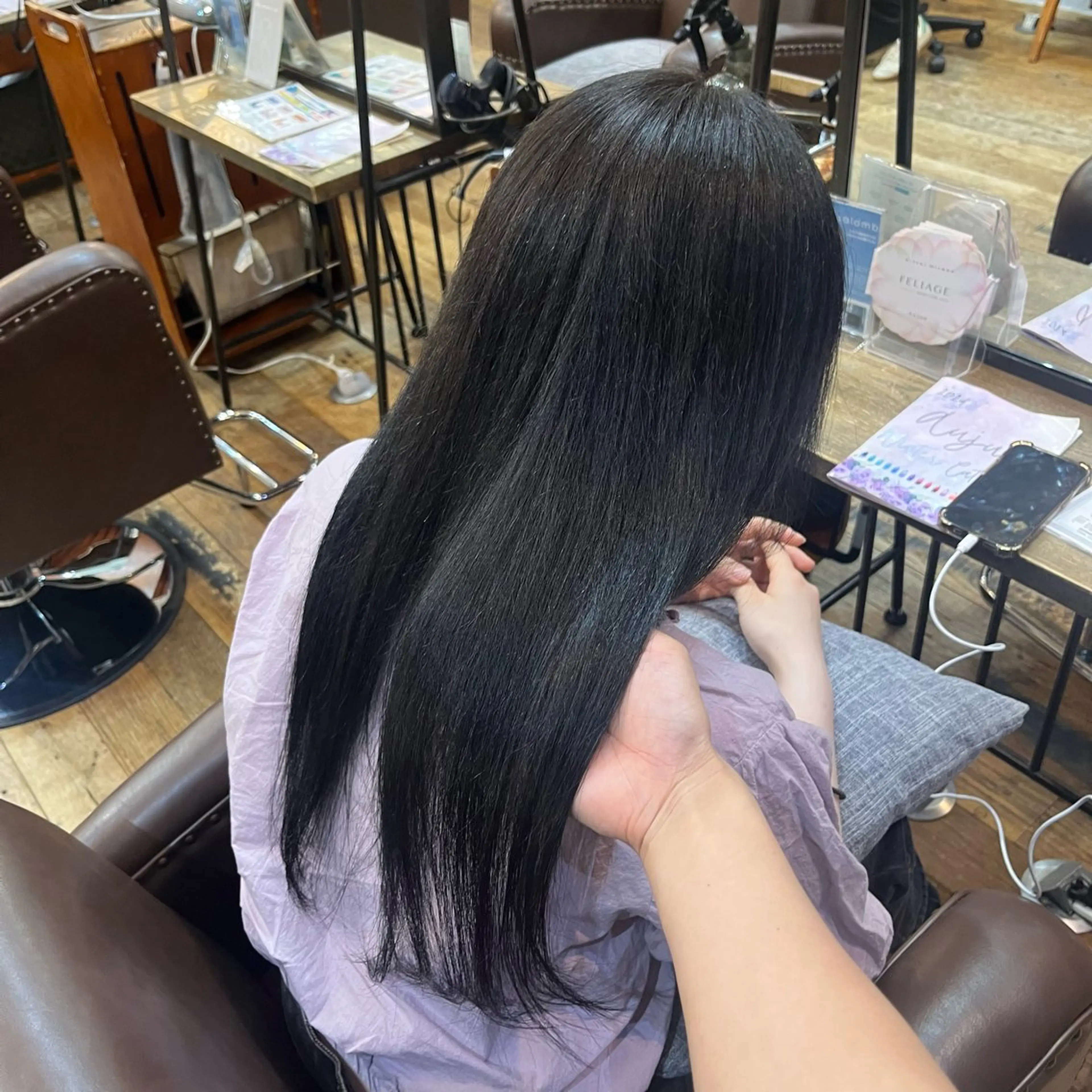 ロング カラー 黒髪 ブリーチ ヘアカラー トリートメント 清水 こなねのヘアスタイル