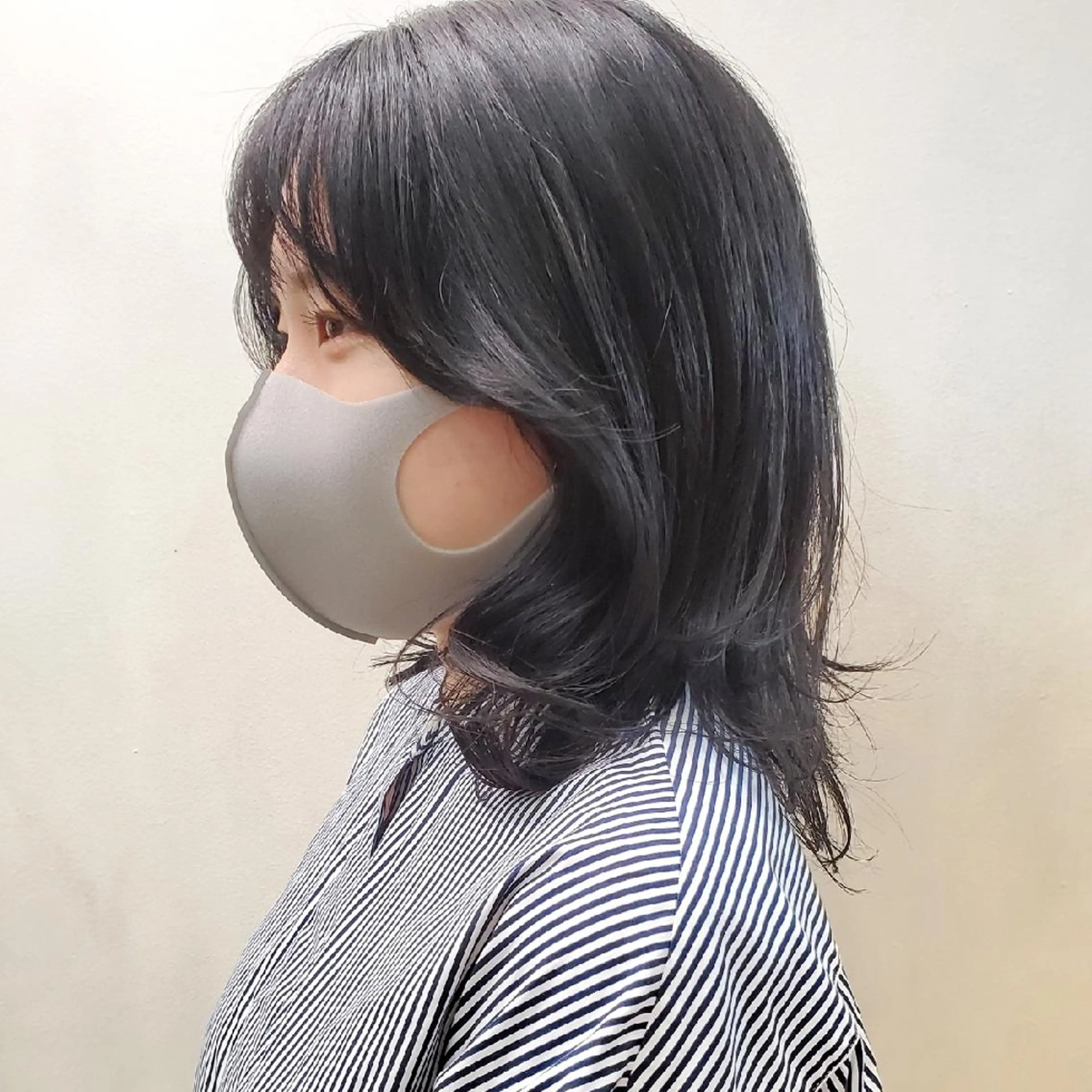 ミディアム カラー 黒髪 ブリーチ ブルーカラー ブルーブラック ブリーチなしカラー 韓国レイヤー　 suzuのヘアスタイル