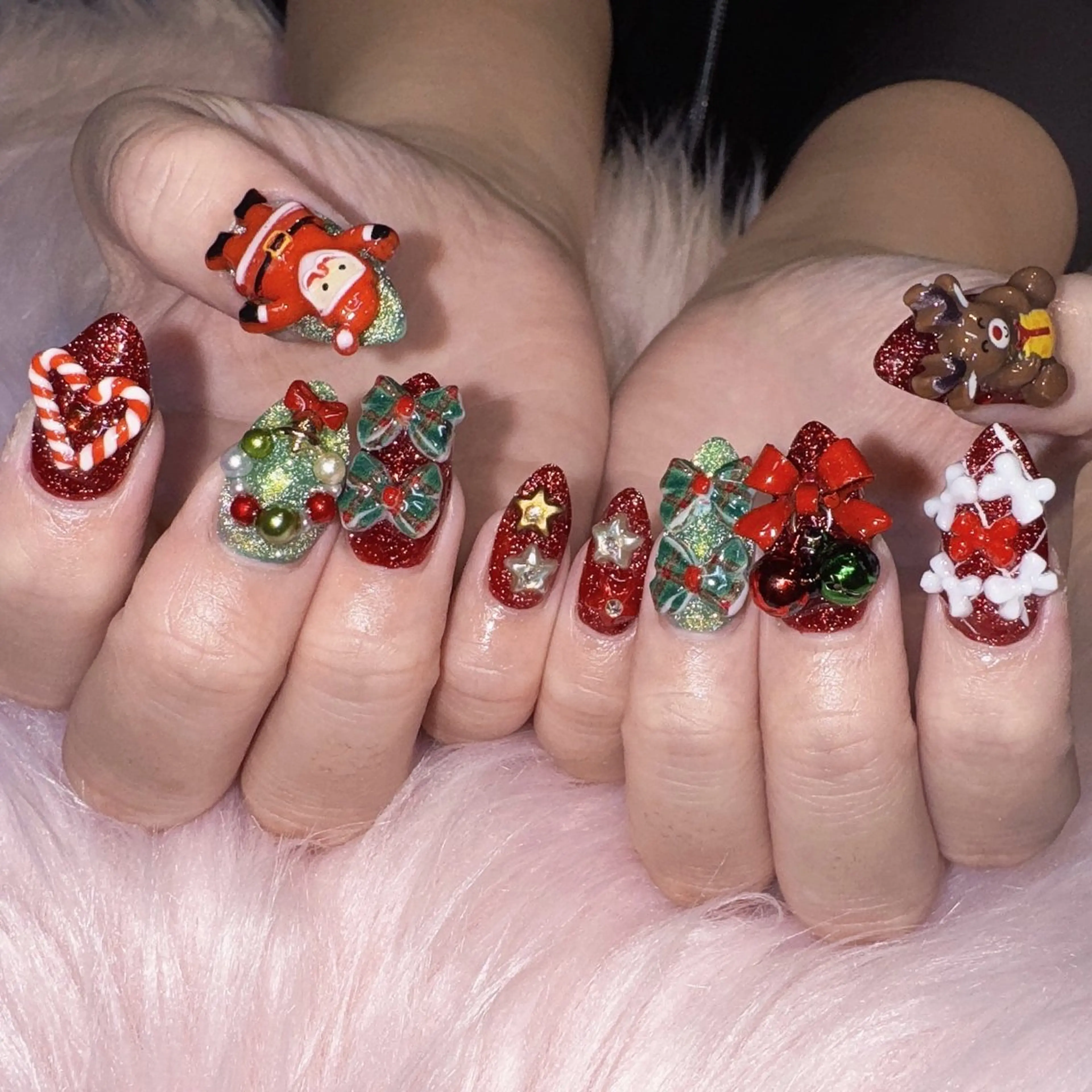 ネイル 冬ネイル クリスマス ハンドネイル RIEKO🍒 ワンホン♡推しネイルのネイルデザイン