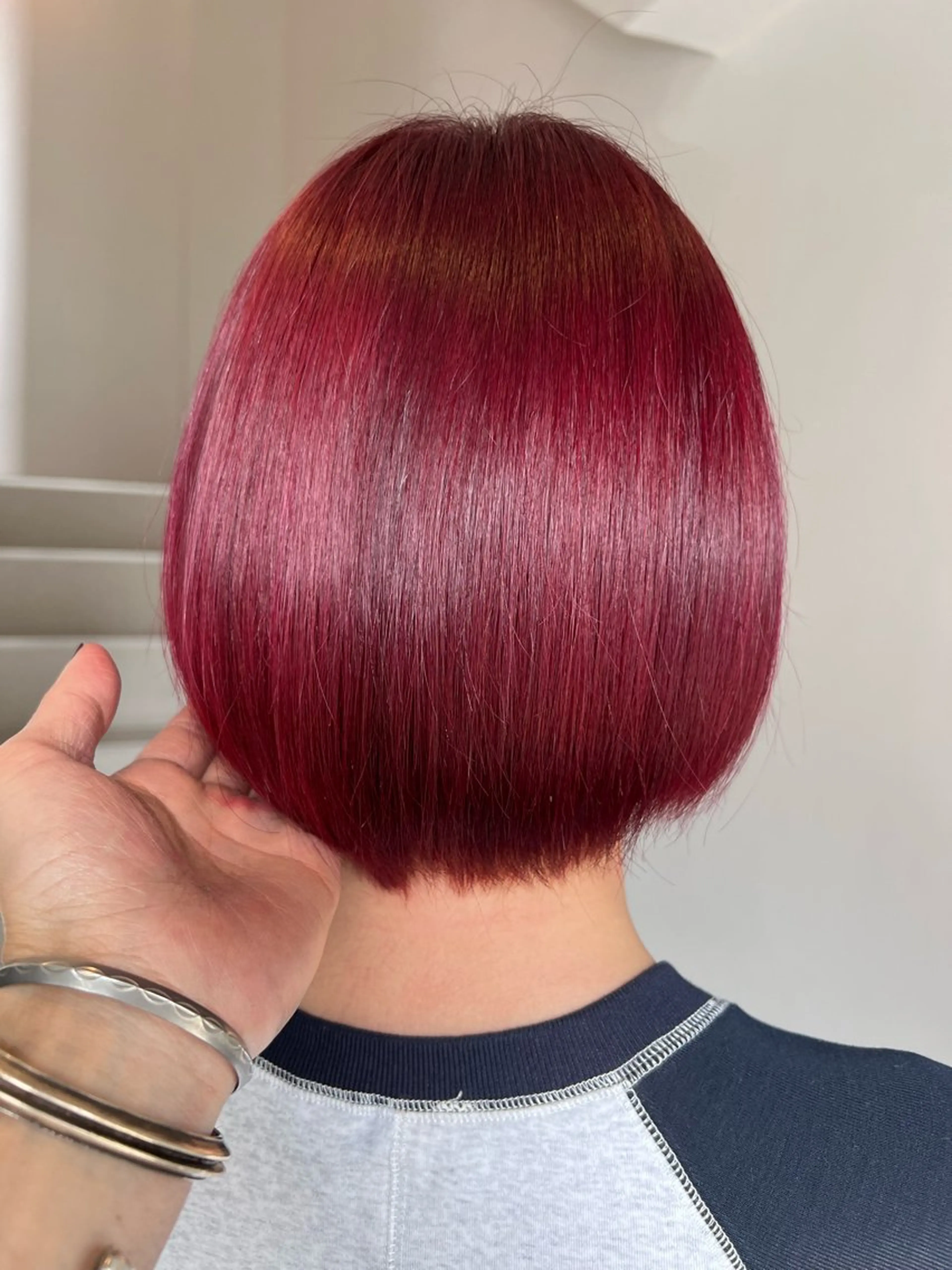 ショート カラー ボルドーカラー レッドカラー chloe 【クロエ】のヘアスタイル