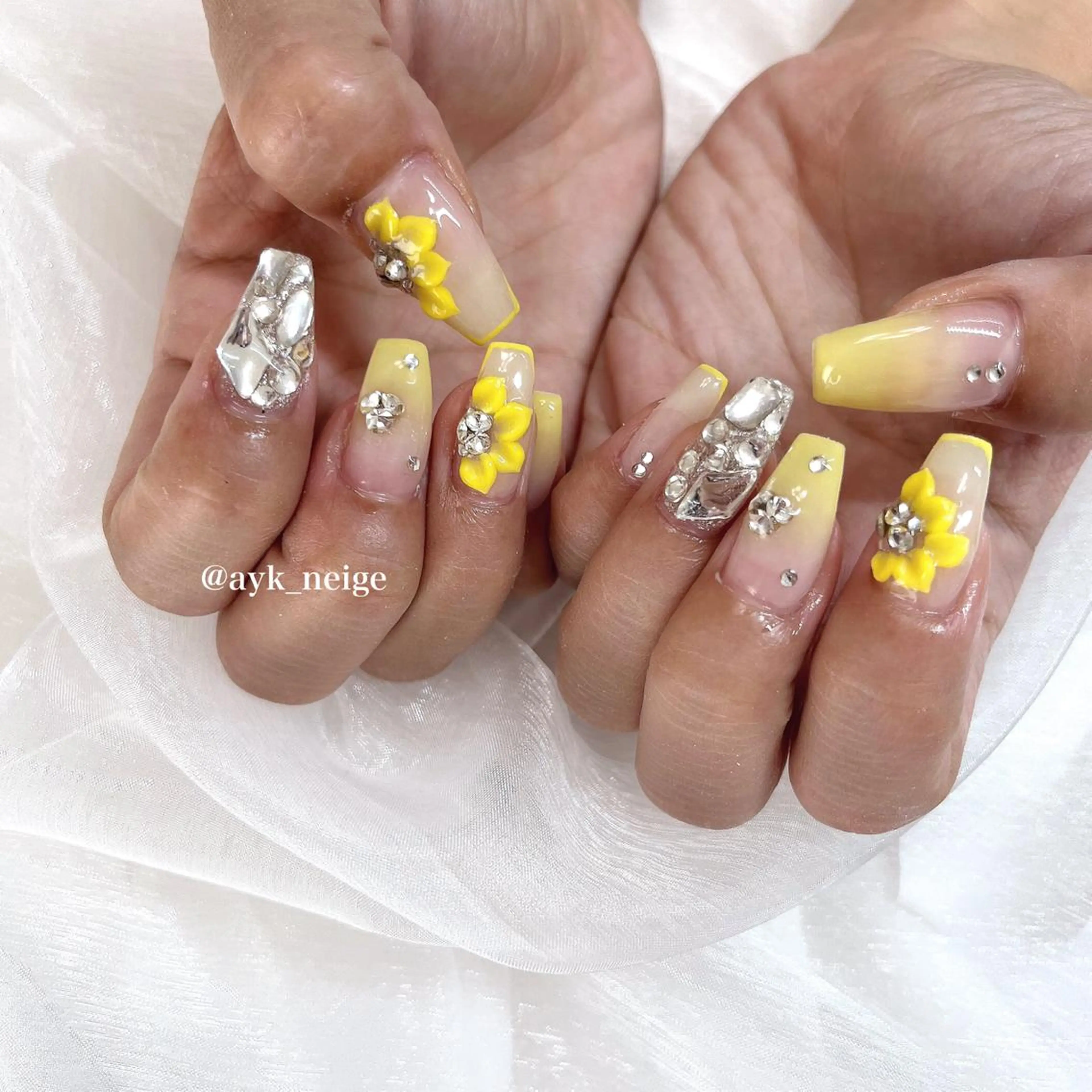 ネイル フットネイル フレンチネイル キラキラネイル 韓国ネイル リボン n'eige nail所属・大谷 綾香のネイルデザイン