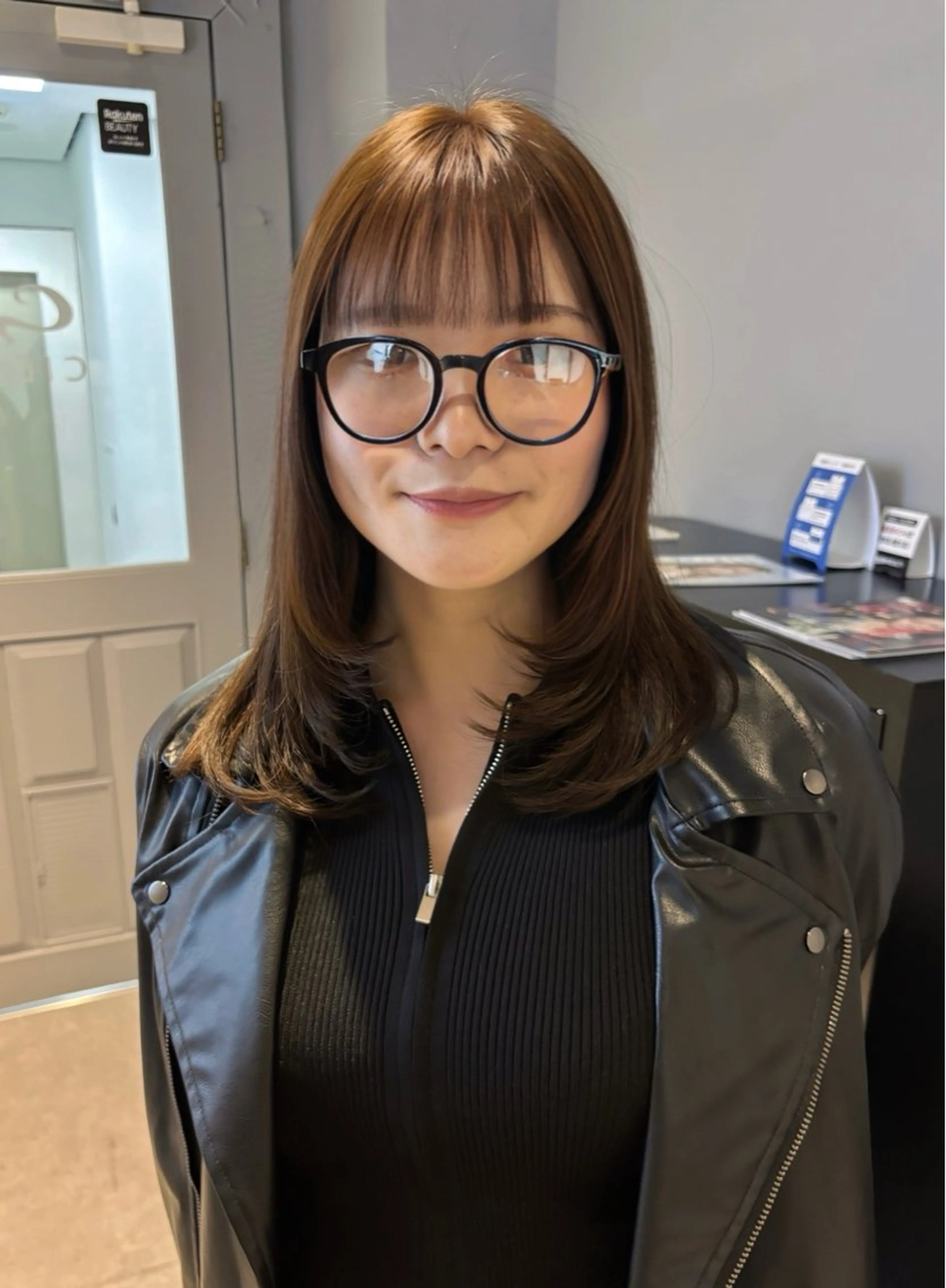 ミディアム 顔まわりレイヤー レイヤーカット カット ヘアカラー Yuuka /寒色カラーのヘアスタイル
