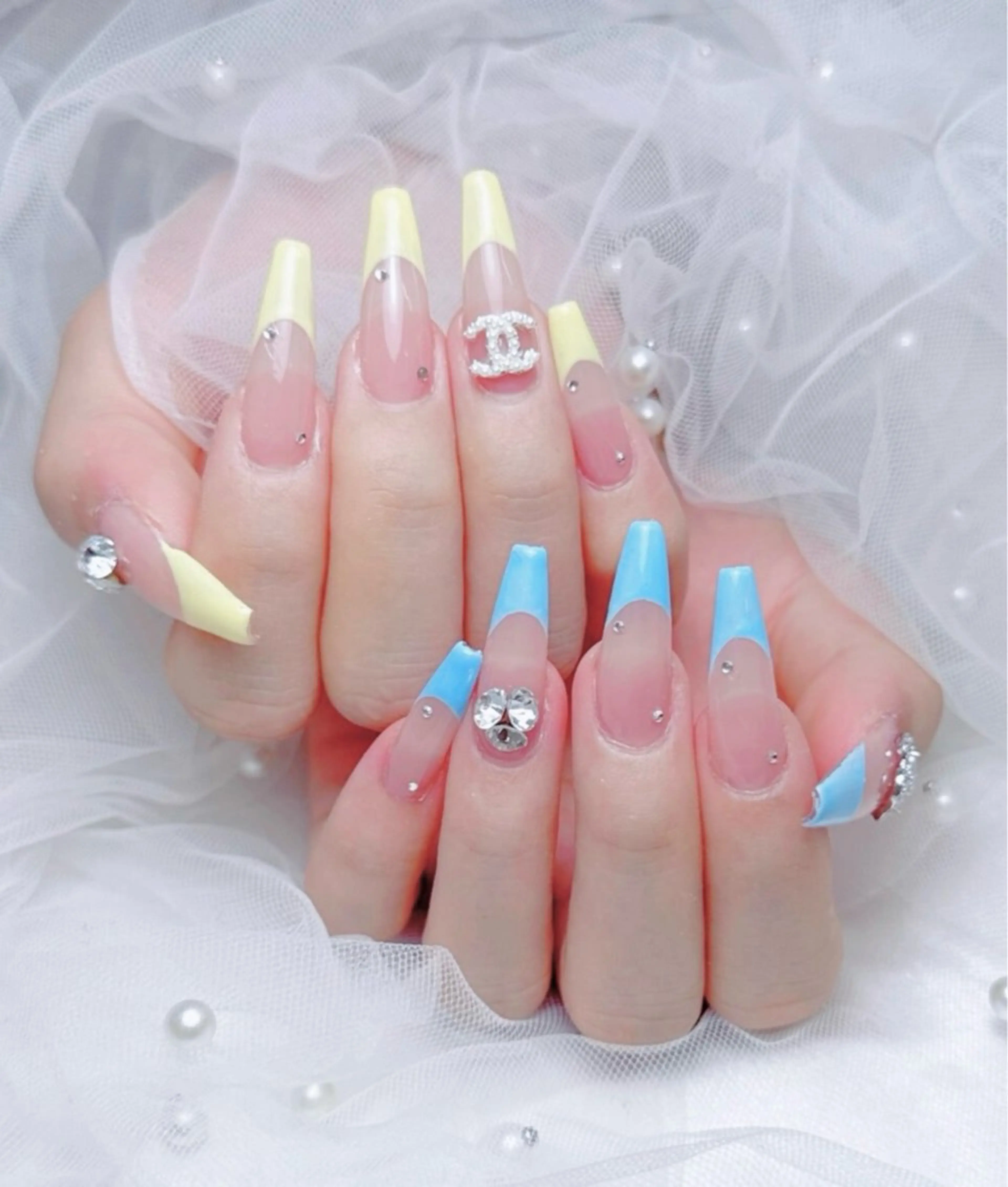 ネイル チークネイル フレンチネイル ジェルネイル グラデーション ハート ハンドネイル Mimo beau ty   salonのネイルデザイン