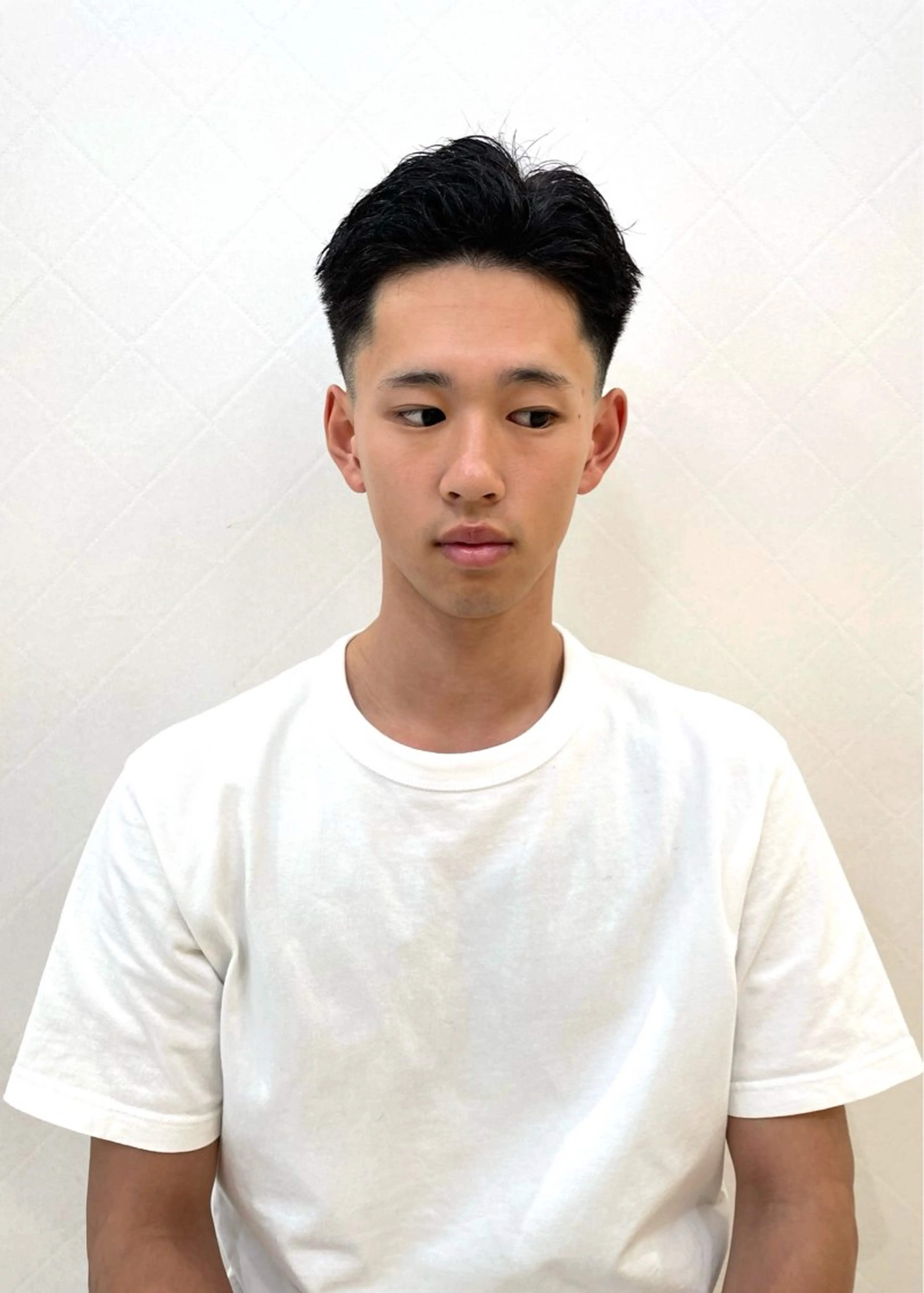 ショート メンズ フェードカット 七三 メンズショート スキンフェード メンズベリーショート 縮毛矯正／暖色カラー ／カット／古津遼平のヘアスタイル