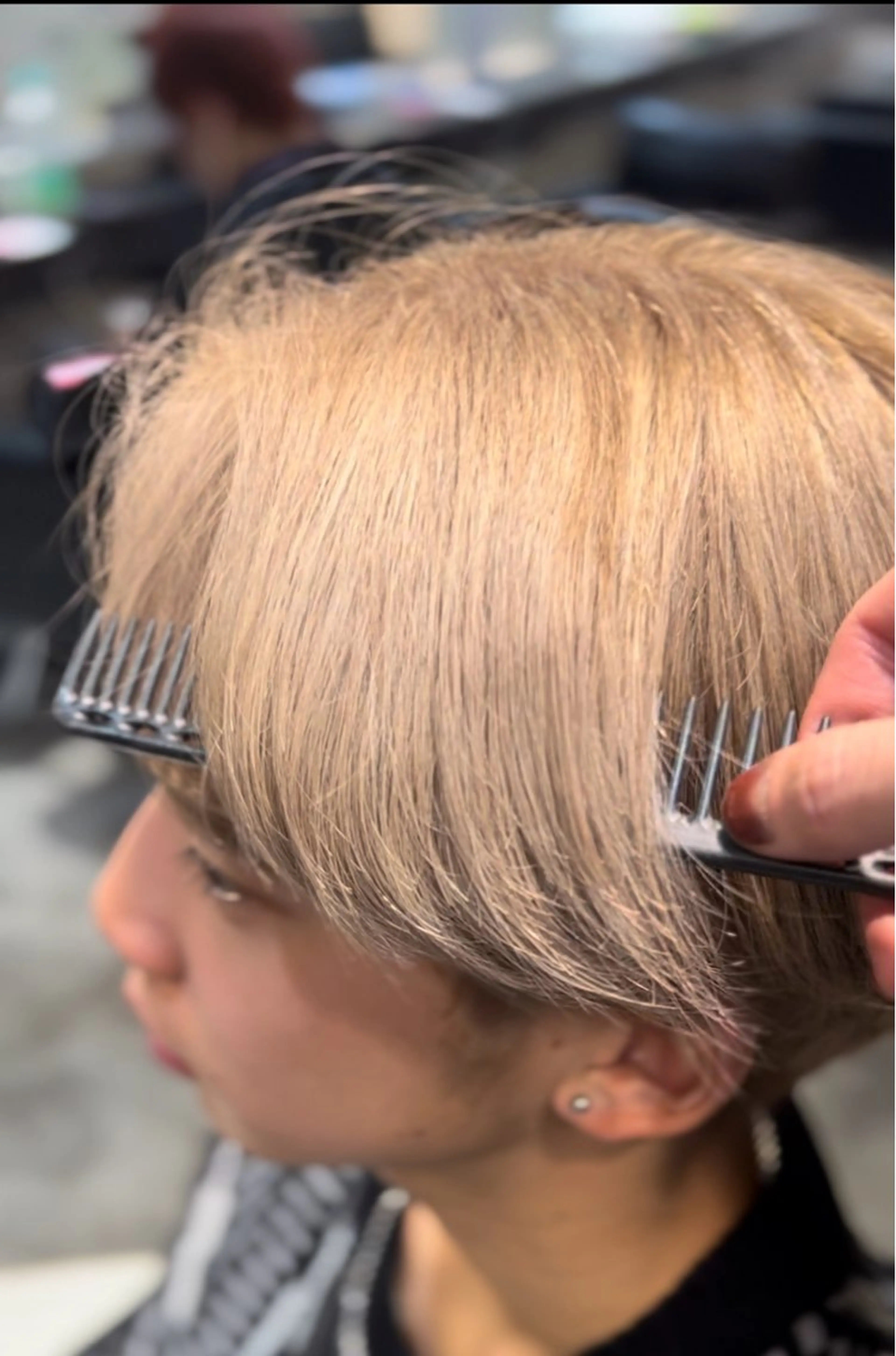 カラー ベージュカラー ブリーチ ミルクティーベージュ 卒業式のヘアスタイル 二宮 陽太のヘアスタイル