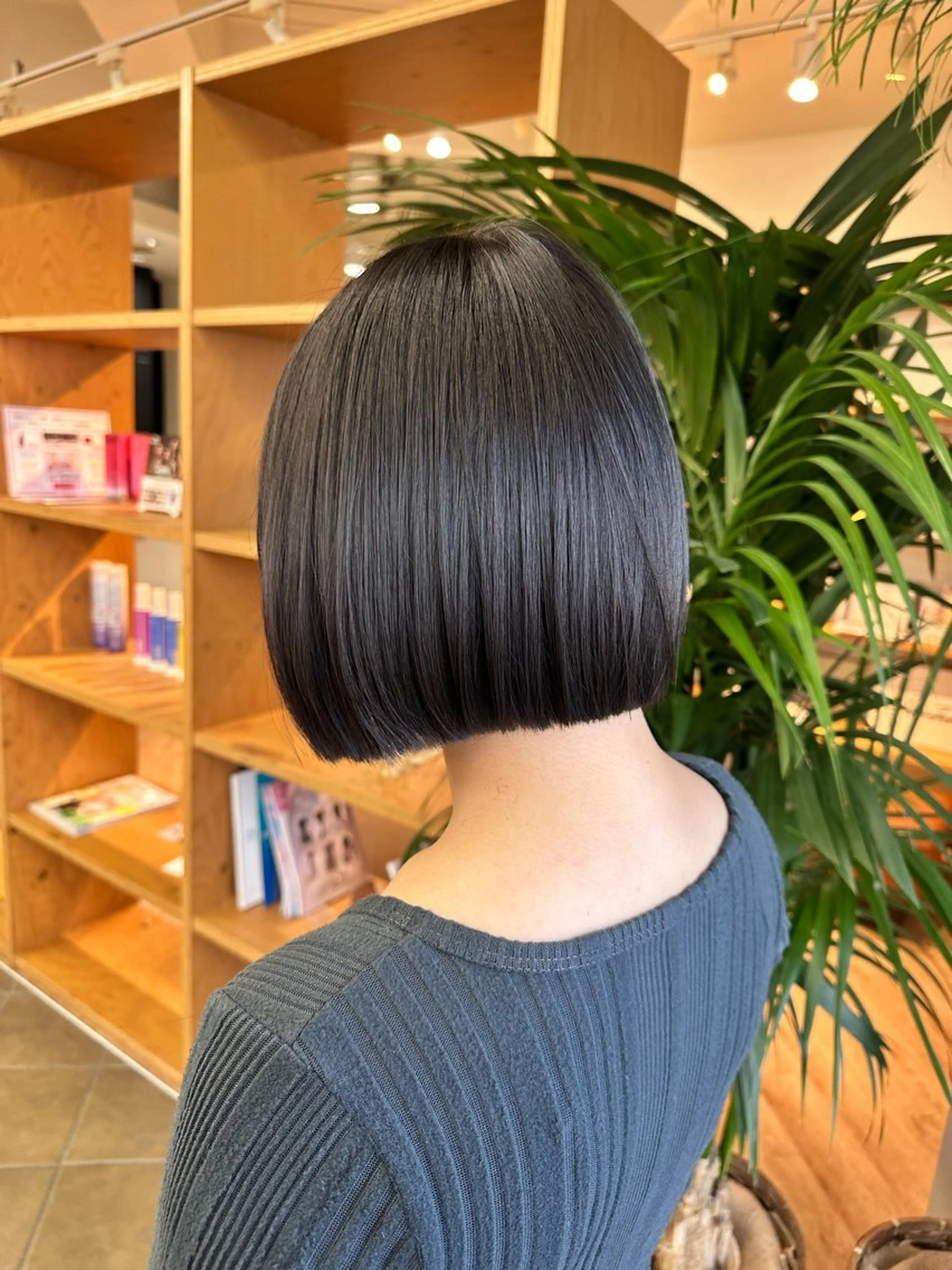 ショート 切りっぱなしボブ ボブ カット ブリーチカラー/ わきたちえ🌻のヘアスタイル