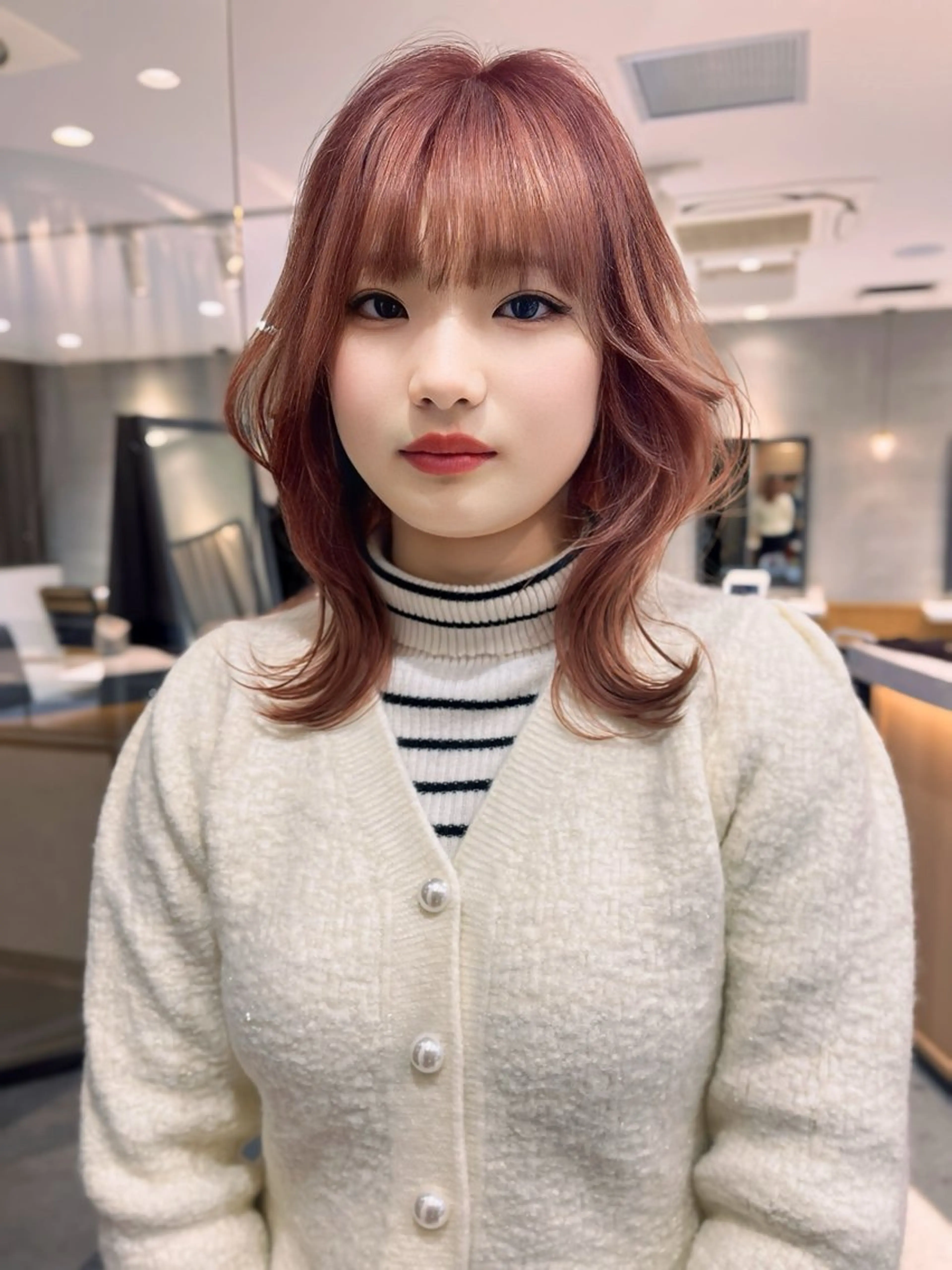 セミロング カラー トリートメント 韓国🇰🇷レイヤー 透明感/秀瑛🩶のヘアスタイル