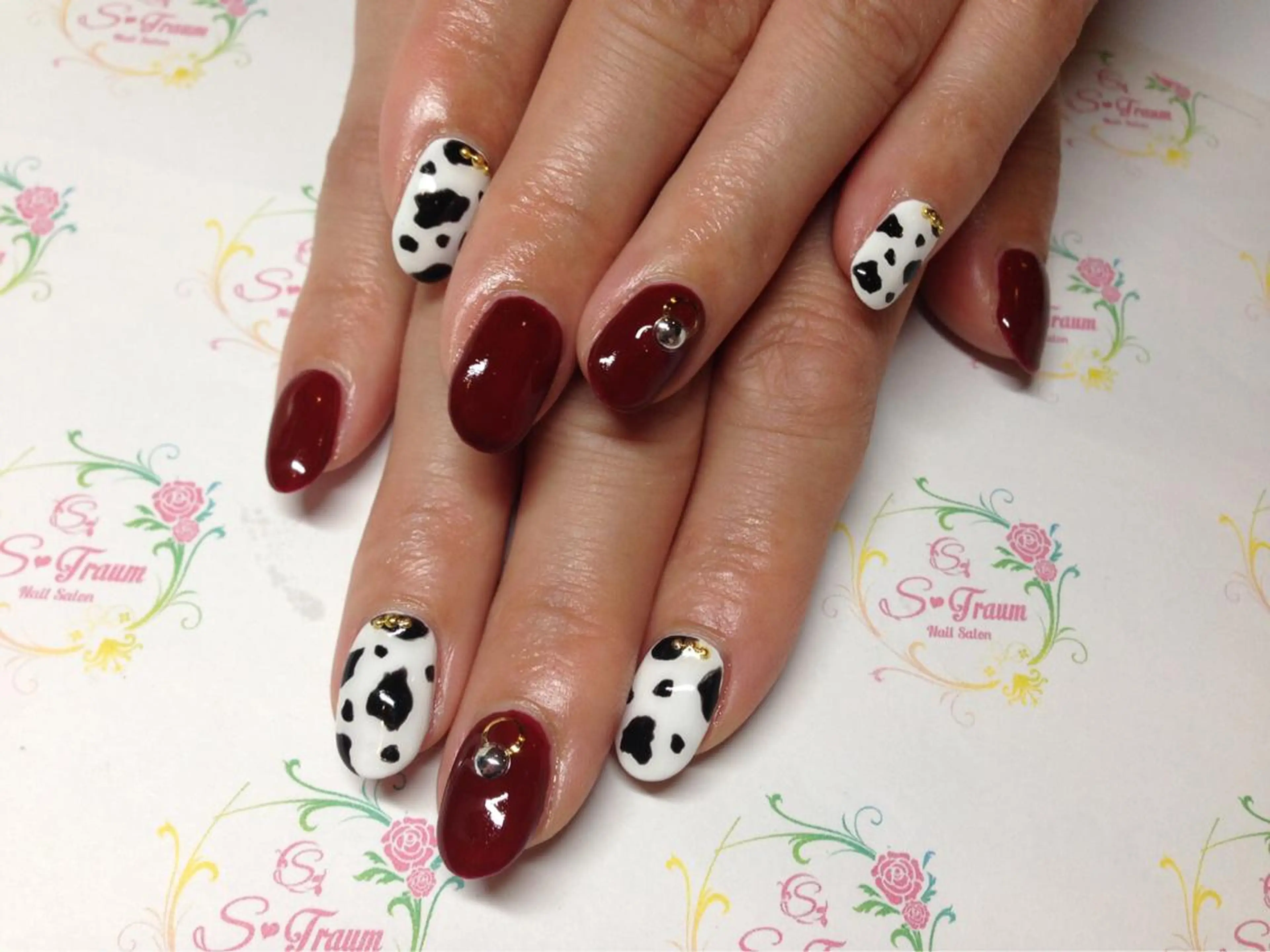 ネイル アニマル柄 ボルドー Nail Salon S-Traum所属・Nail Salon S-Traumのネイルデザイン