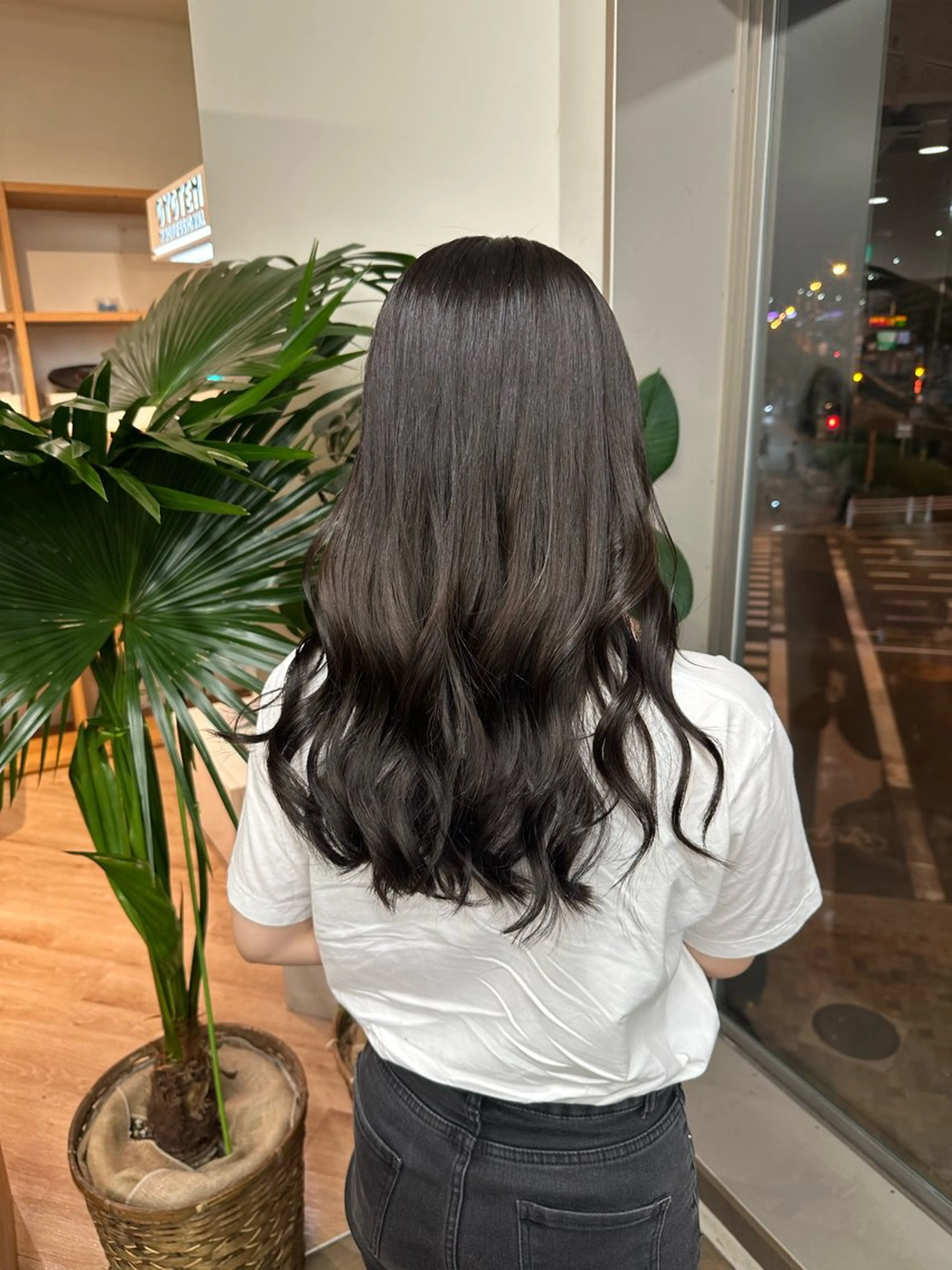ロング カラー グレージュ オリーブグレージュ オリーブグレー ヘアカラー 岡山 紗里奈のヘアスタイル