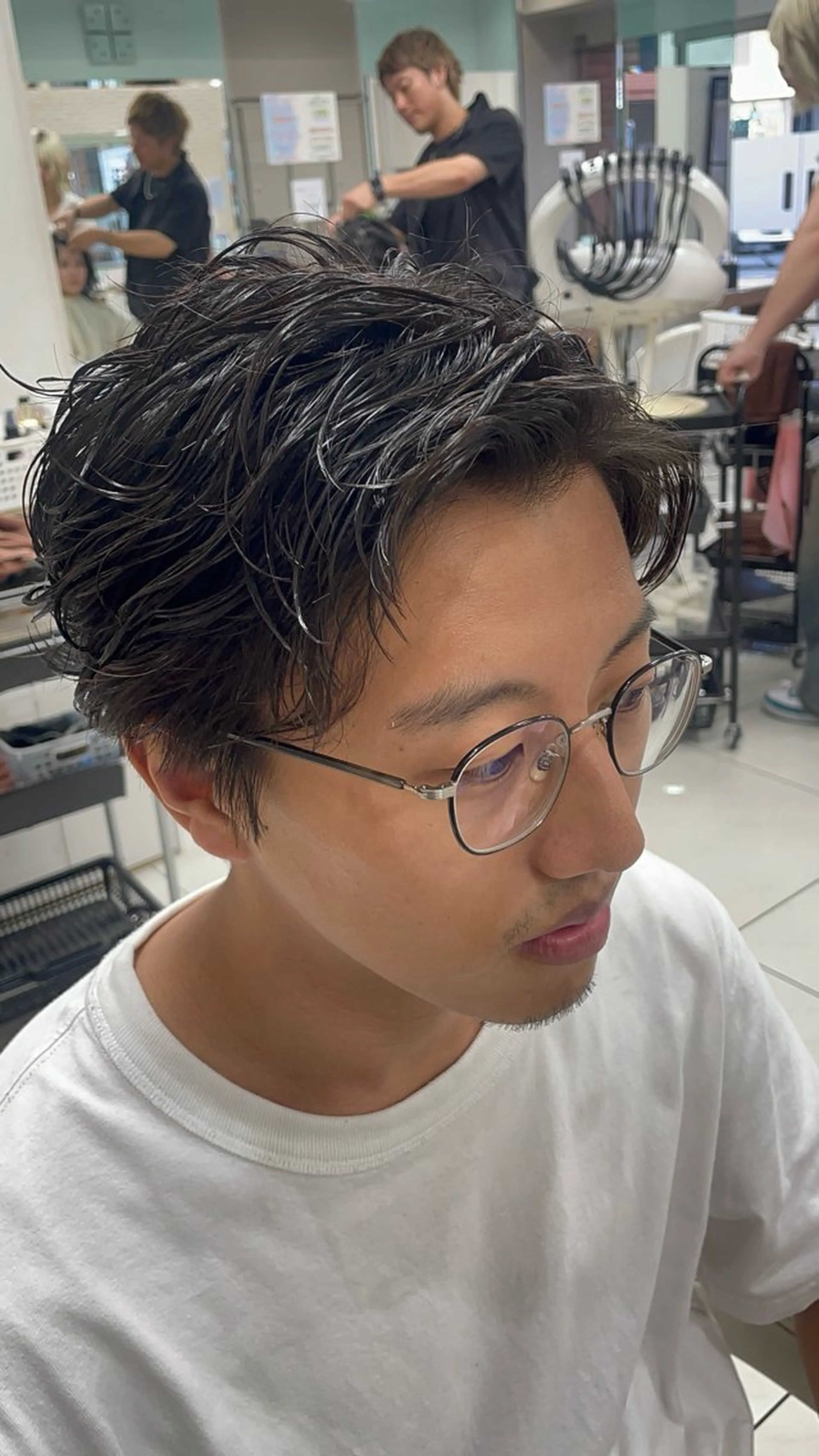 【髪質・骨格に合わせて似合わせ】清潔感キープカット＋パーマ＋集中トリートメントの写真