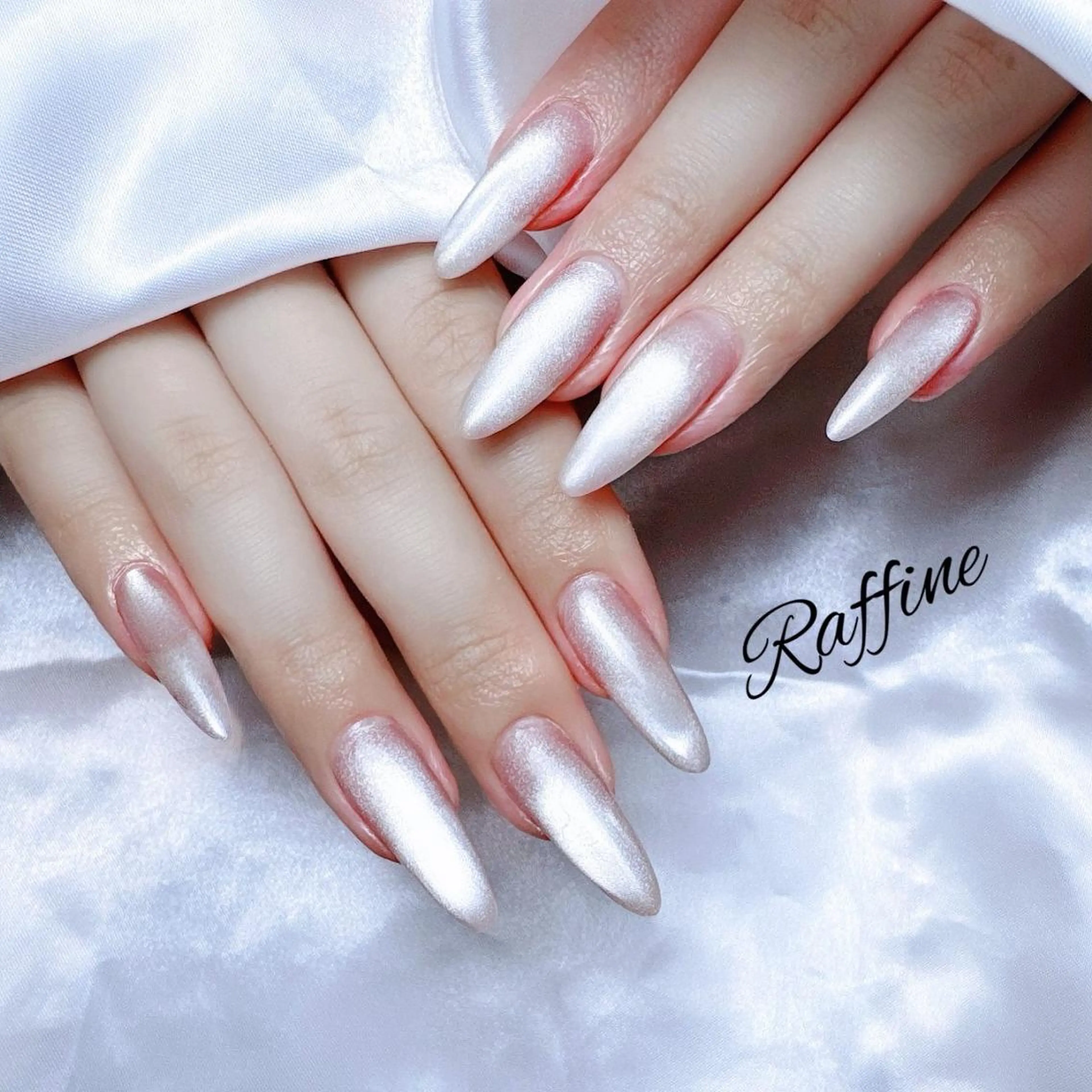 ネイル ハンドネイル RAFFINE haru🦋🩵のネイルデザイン