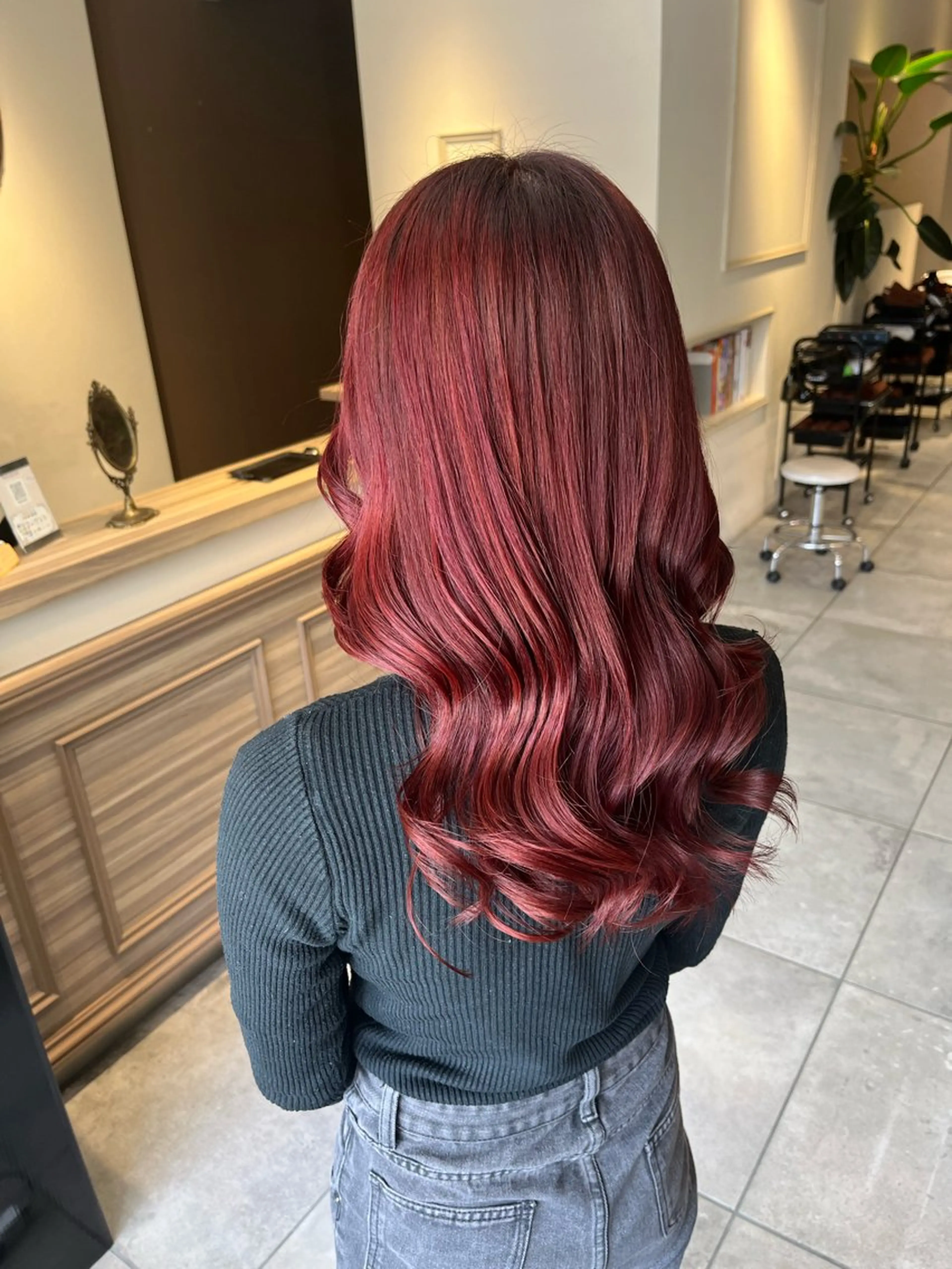 ロング カラー レッドカラー ヘアカラー 川越 輝梨奈のヘアスタイル