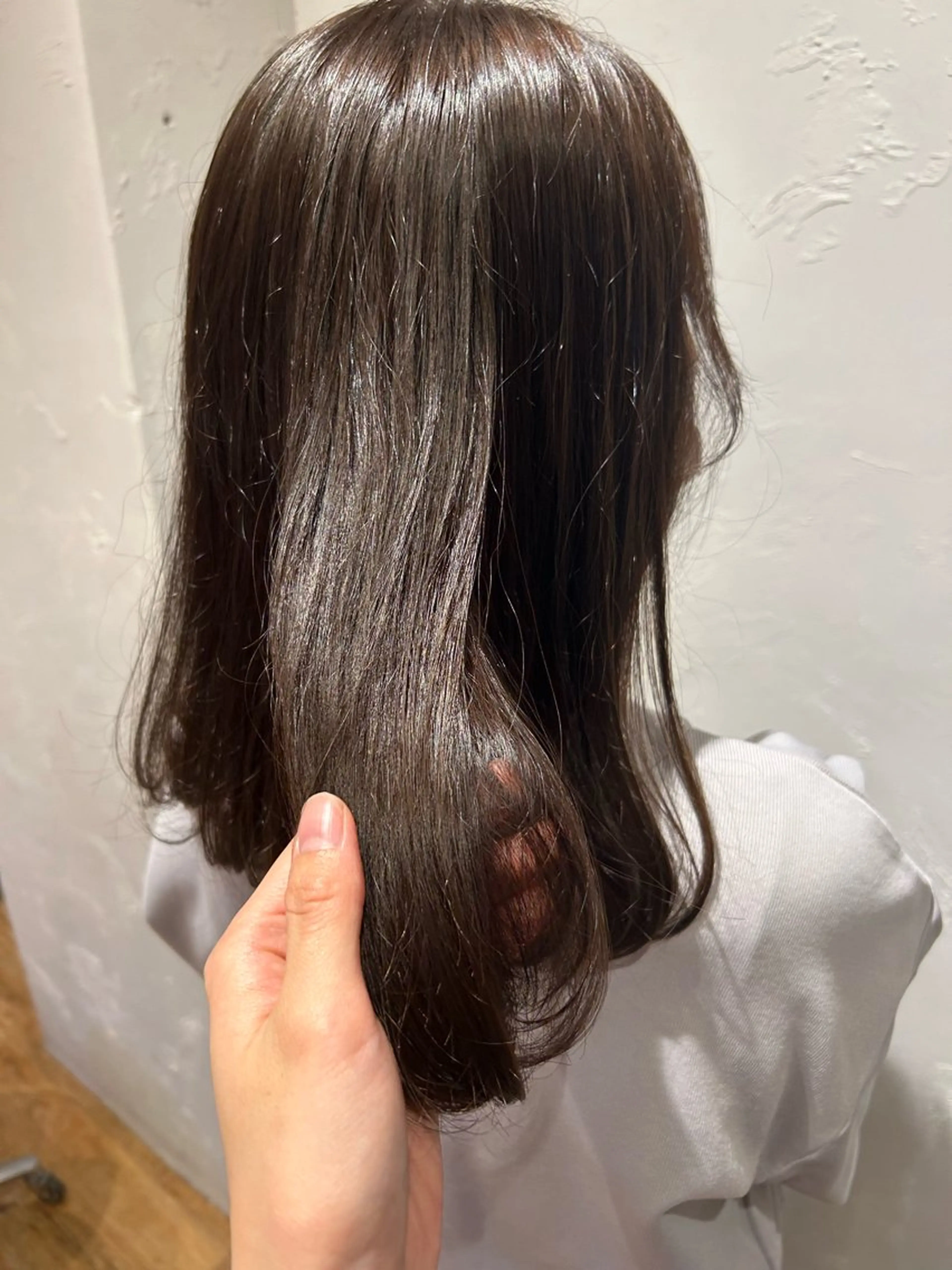 ミディアム カラー 成田 智彩のヘアスタイル