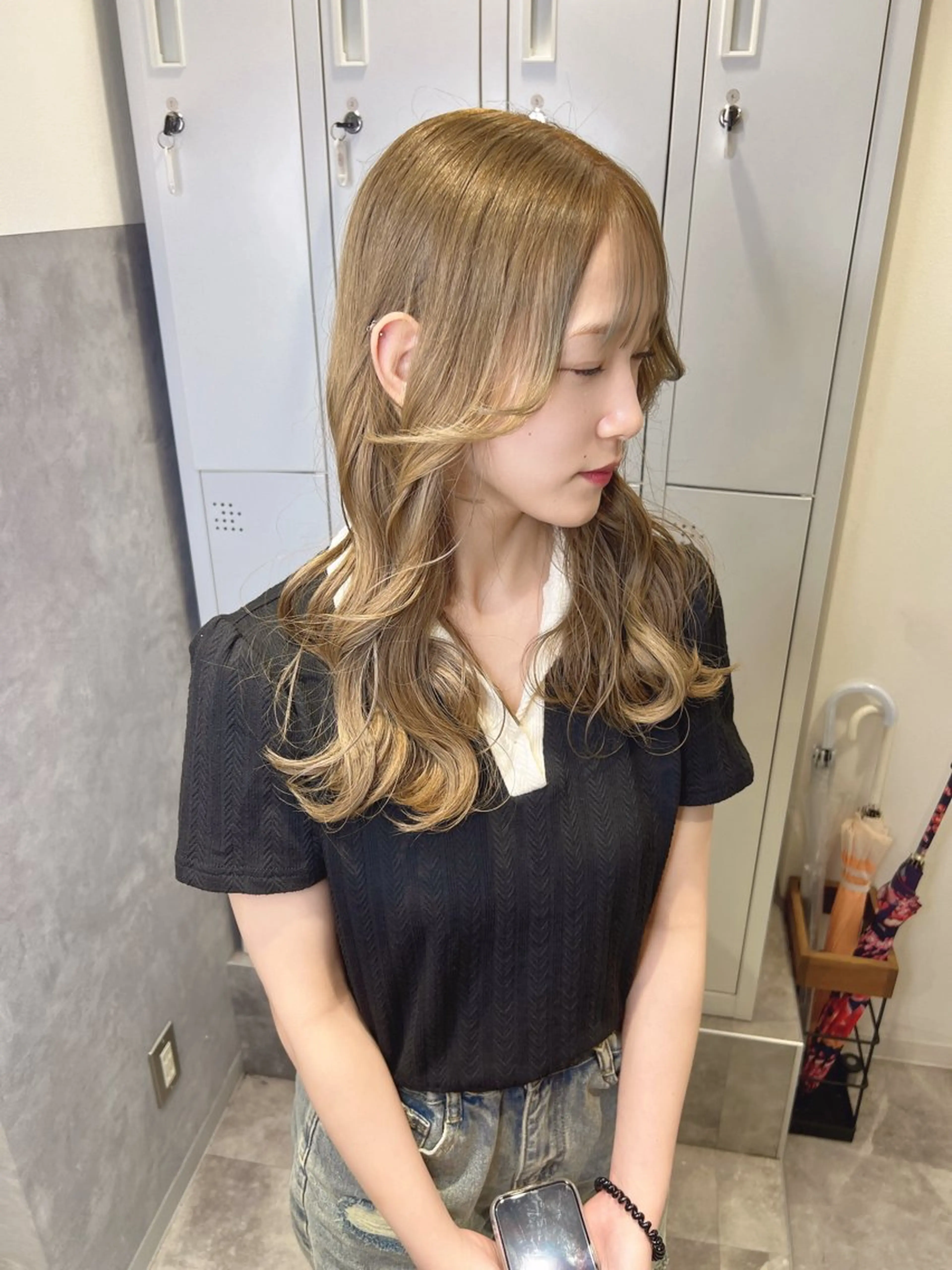 ロング カラー ベージュカラー ブリーチ ケアブリーチ トリートメント TOMONA👑 ミルクティーレイヤーのヘアスタイル