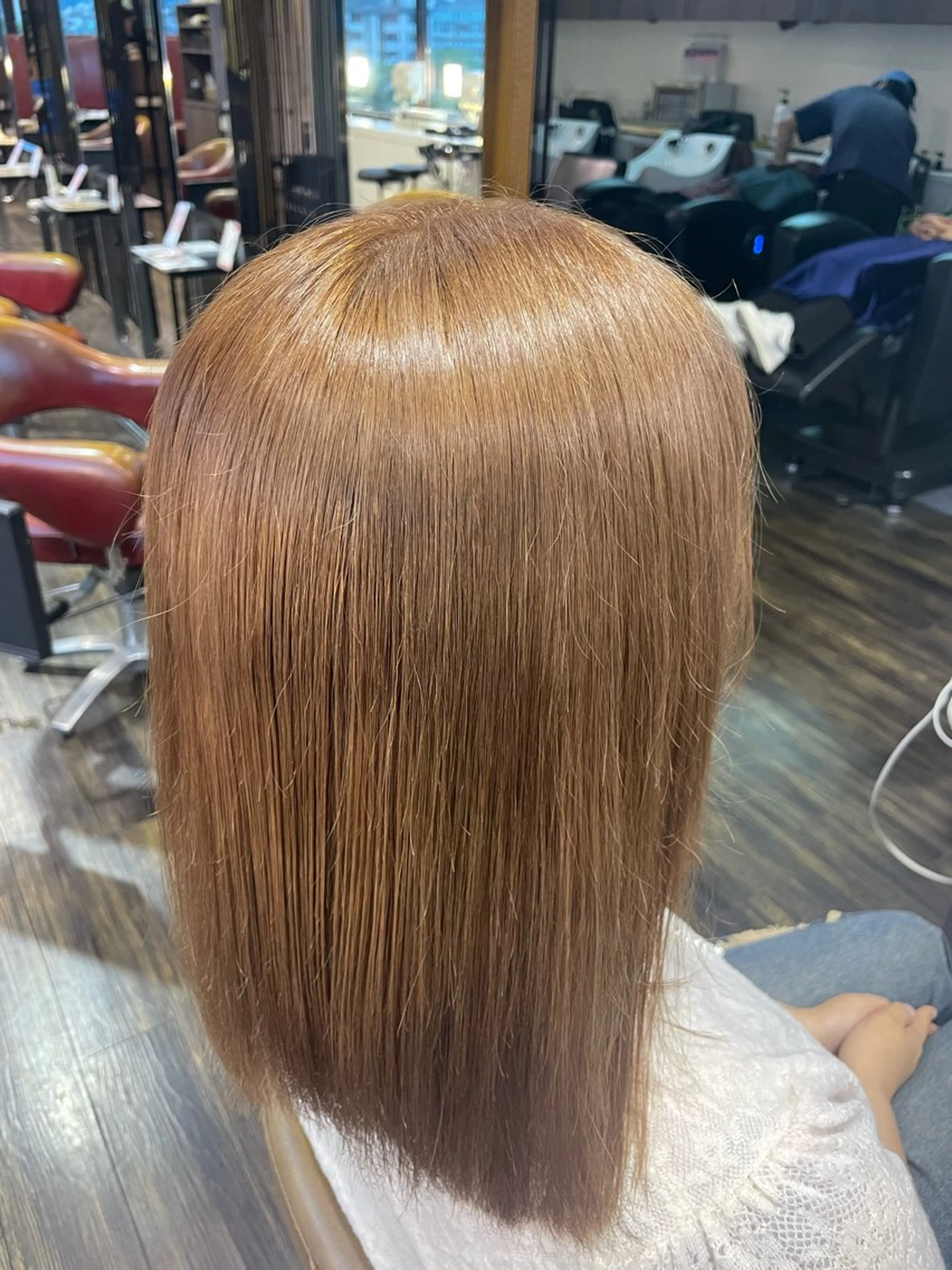 ロング カラー ベージュカラー ミルクティーベージュ カット ヘアカラー 佐藤 綾郁のヘアスタイル