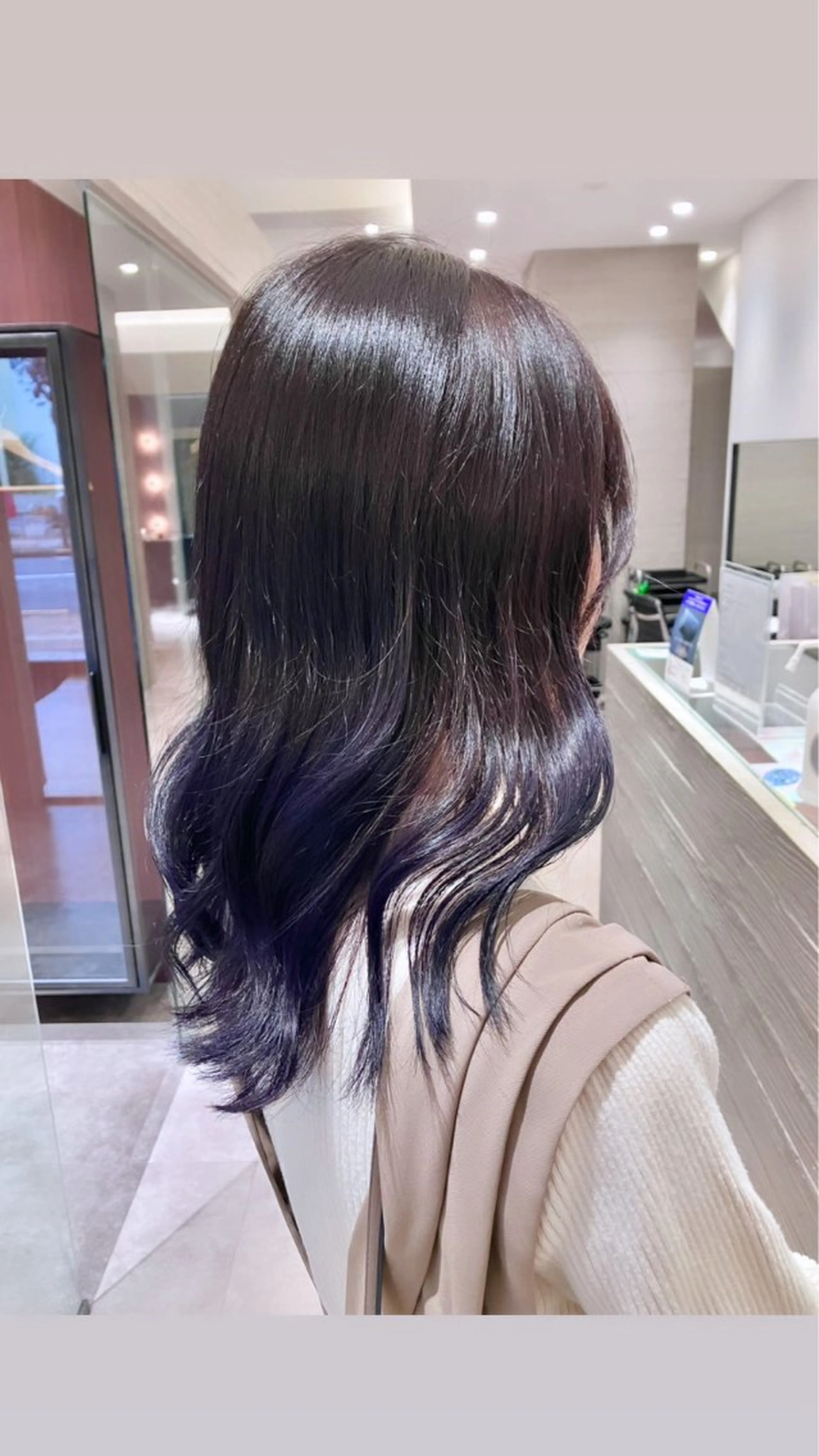 ロング カラー グラデーションカラー パープルカラー サキ🤍ハイトーン 🩰くびれ巻きヘアのヘアスタイル