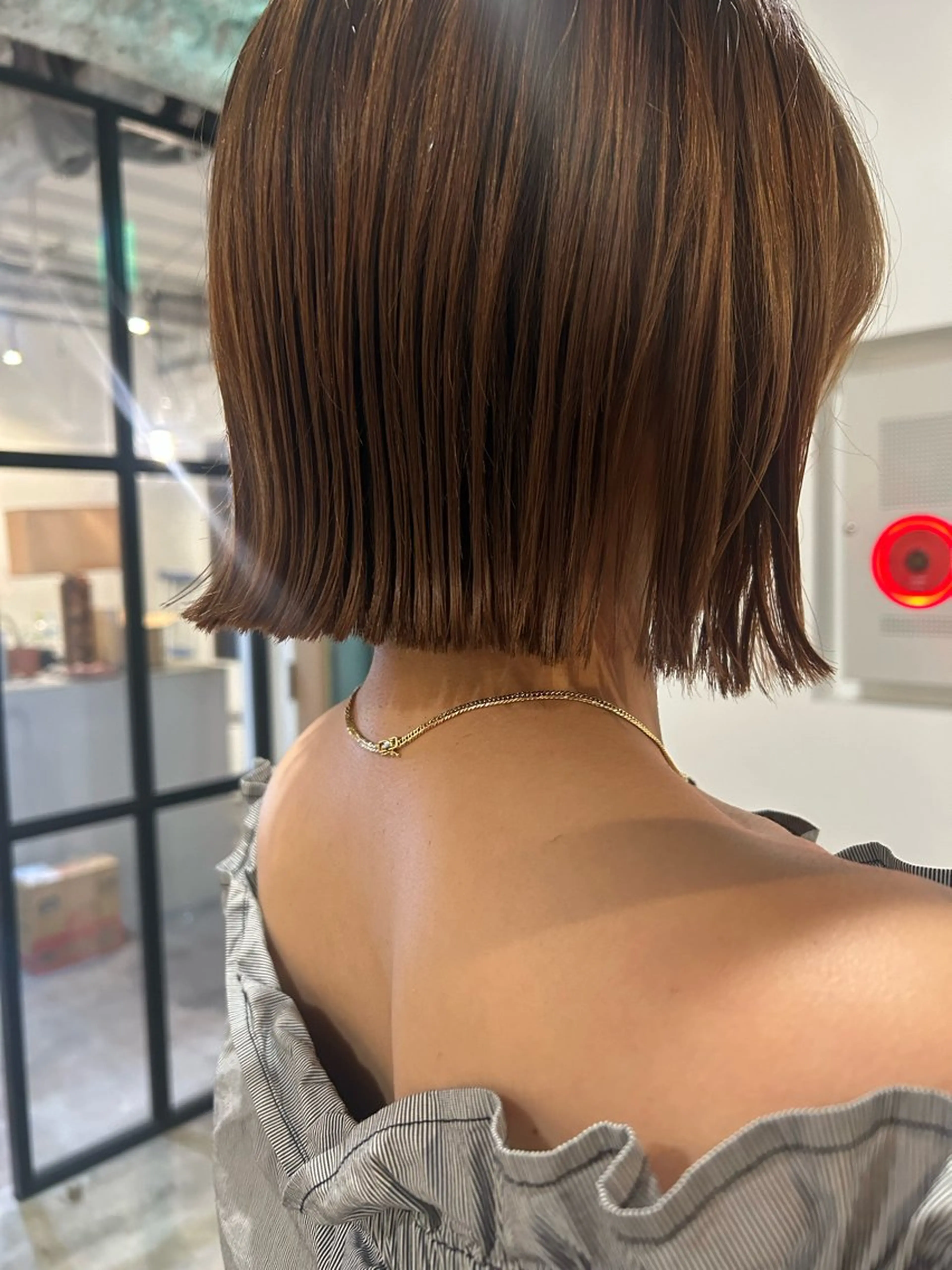 ミディアム 切りっぱなしボブ ボブ カット 【ボブ/縮毛矯正 /髪質改善】motoのヘアスタイル