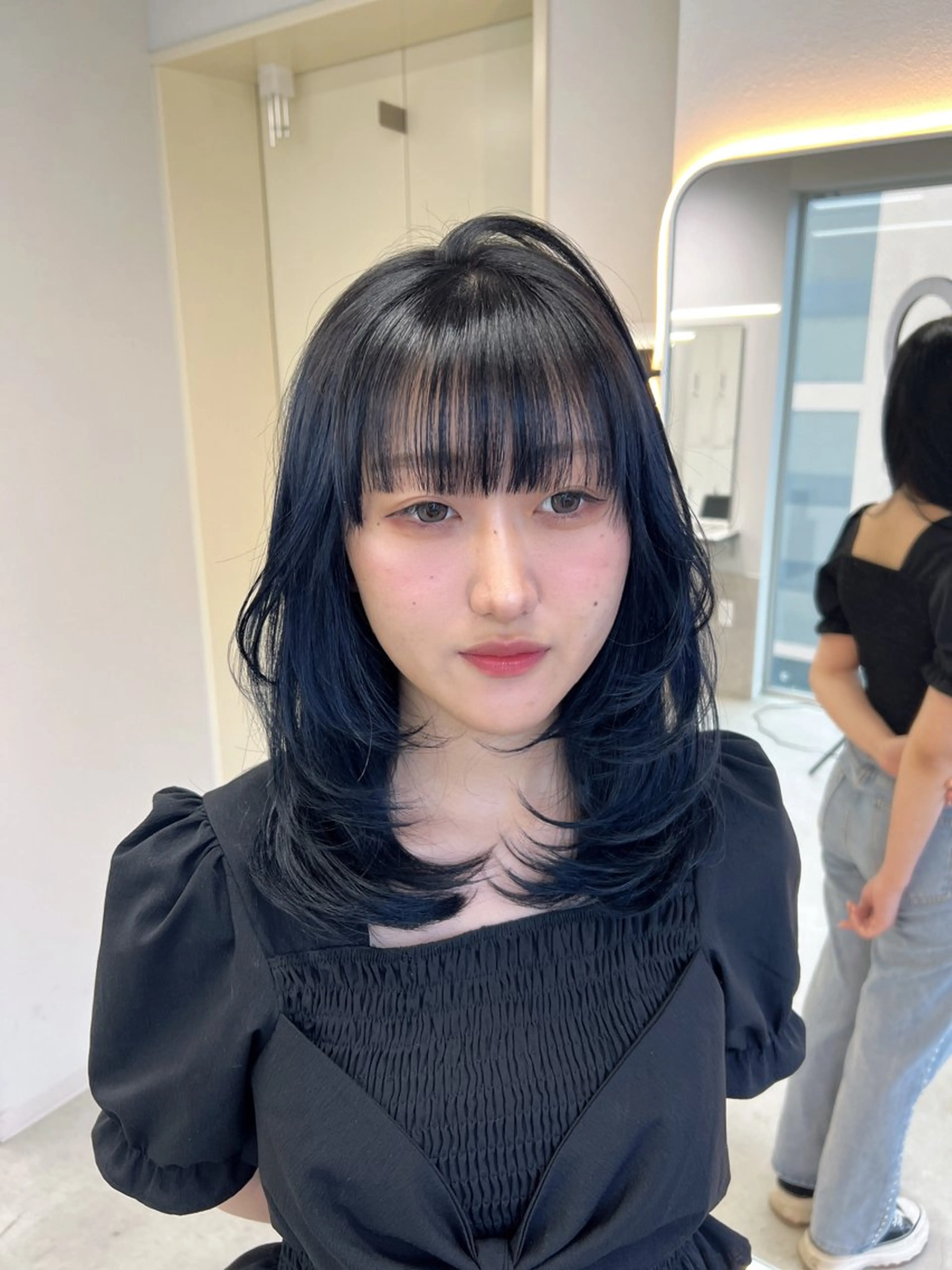ミディアム カット ヘアカラー maya レイヤーカットのヘアスタイル