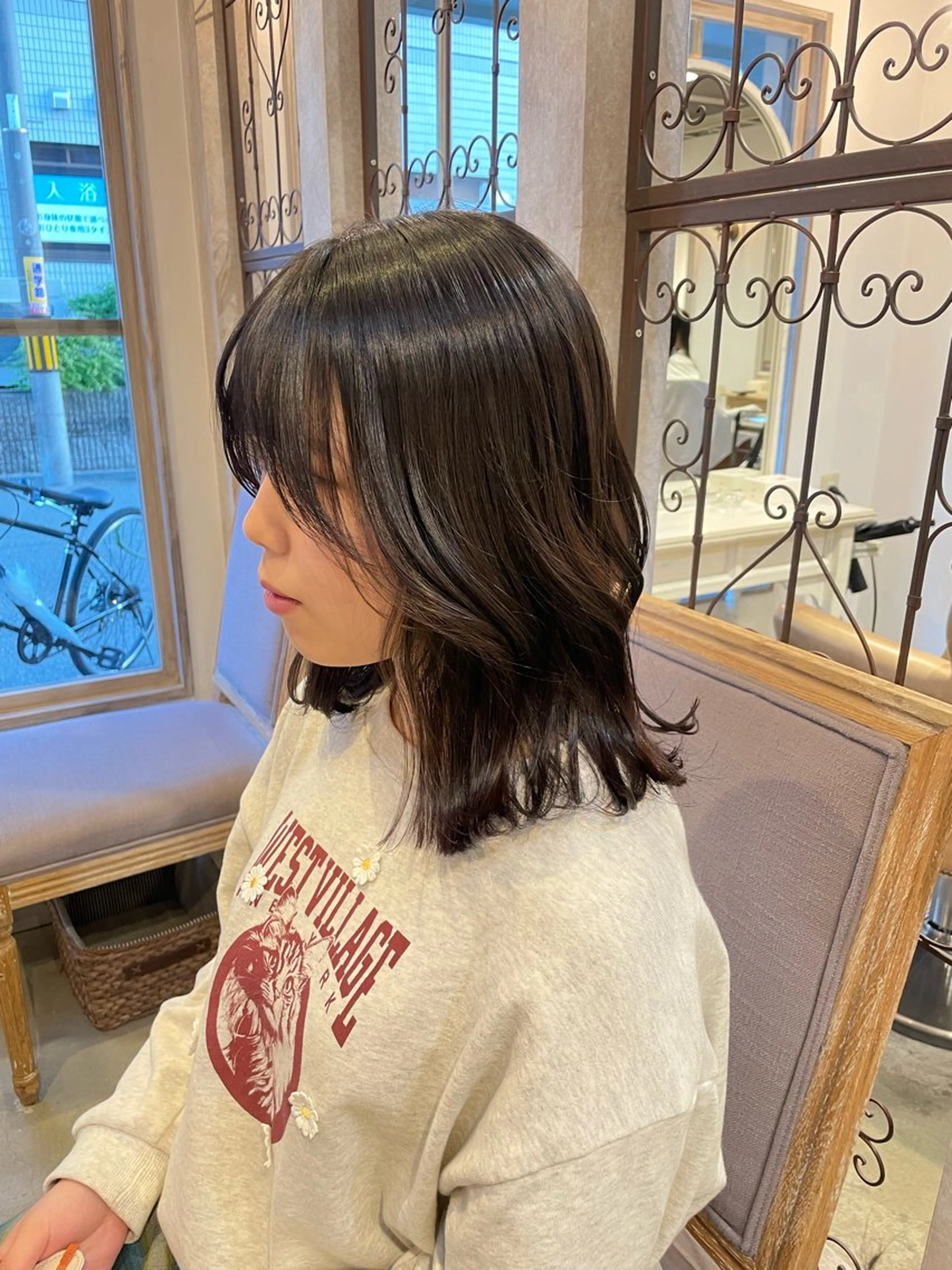 ミディアム 顔まわりレイヤー 顔周りカット レイヤーカット 齊藤 百伽のヘアスタイル