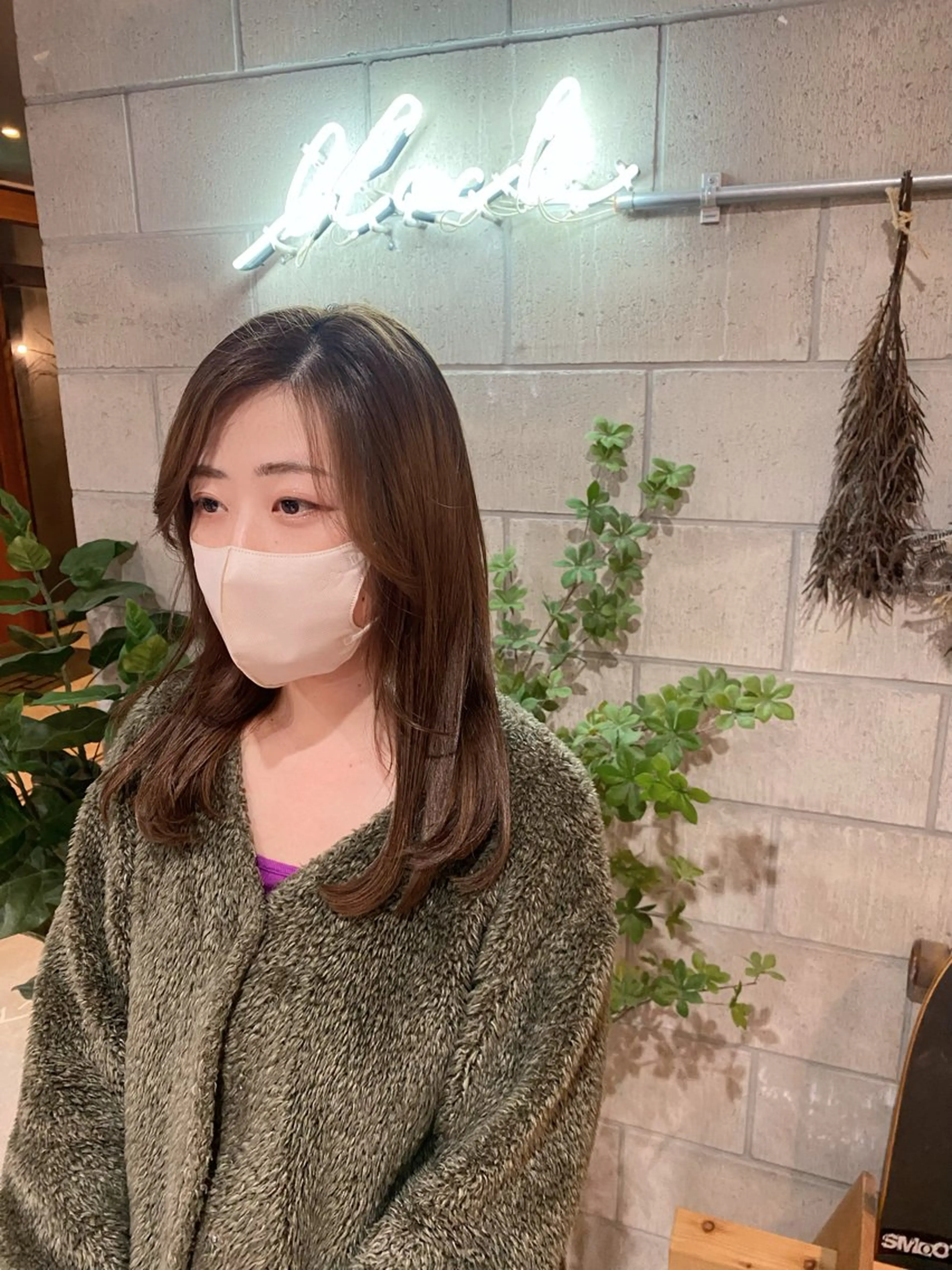 セミロング 顔周りカット 艶髪・透明感カラー・ 韓国ヘア・Yuriのヘアスタイル