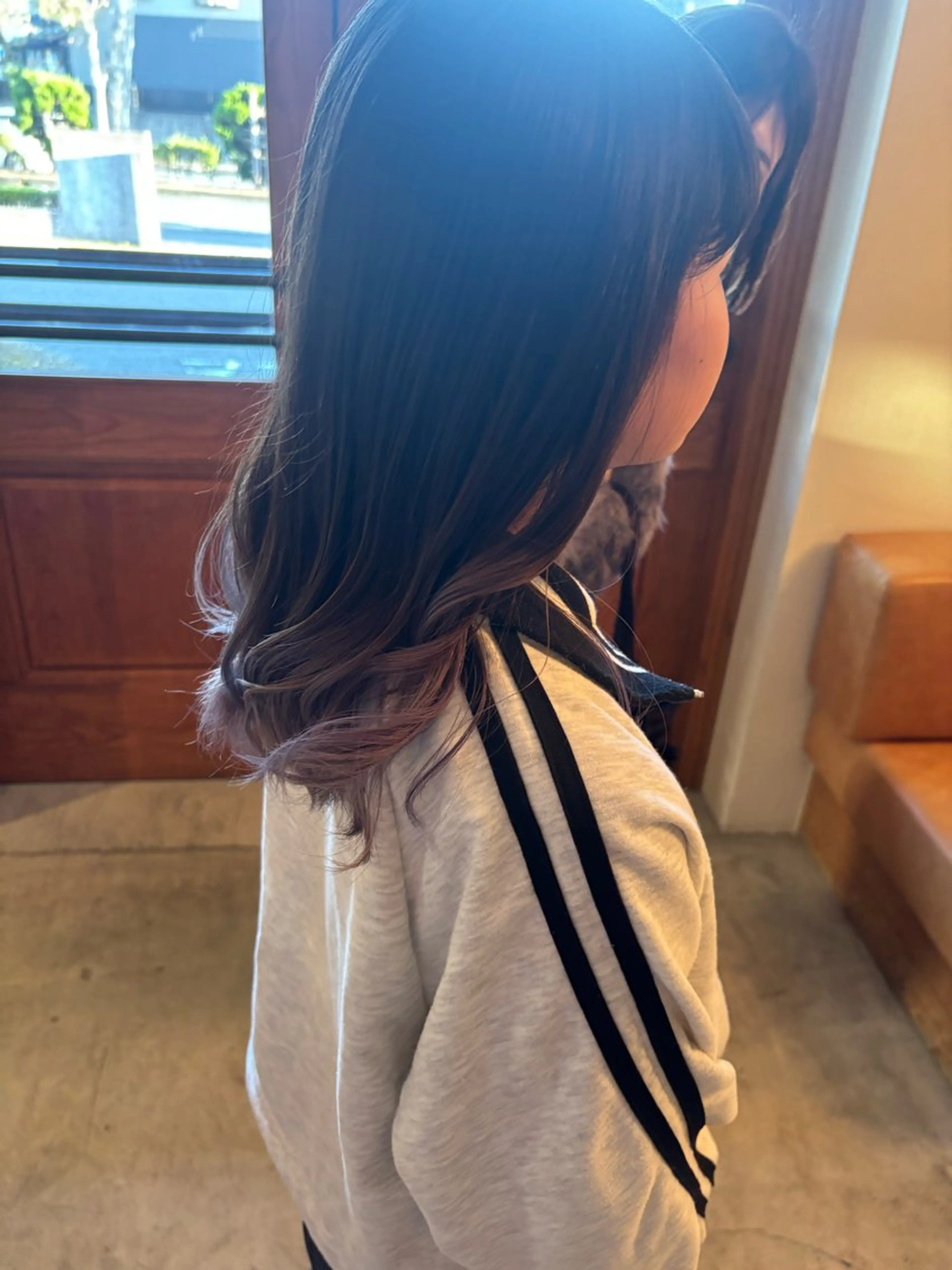 ミディアム カラー キッズ ブリーチ ヘアカラー 暖色カラー／縮毛矯正 ／岡崎／羽菜のヘアスタイル