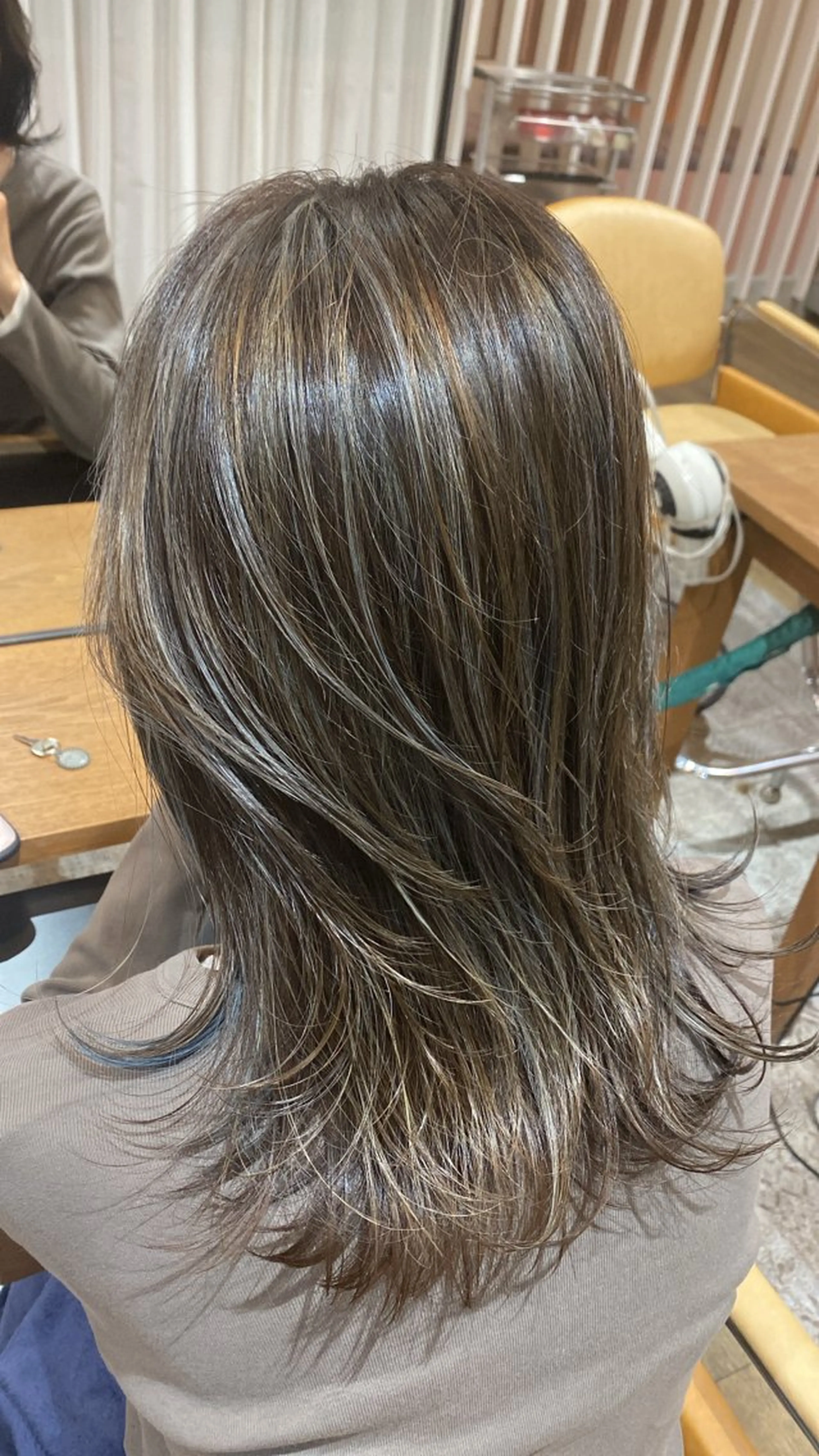 セミロング カラー 畑中 優哉のヘアスタイル