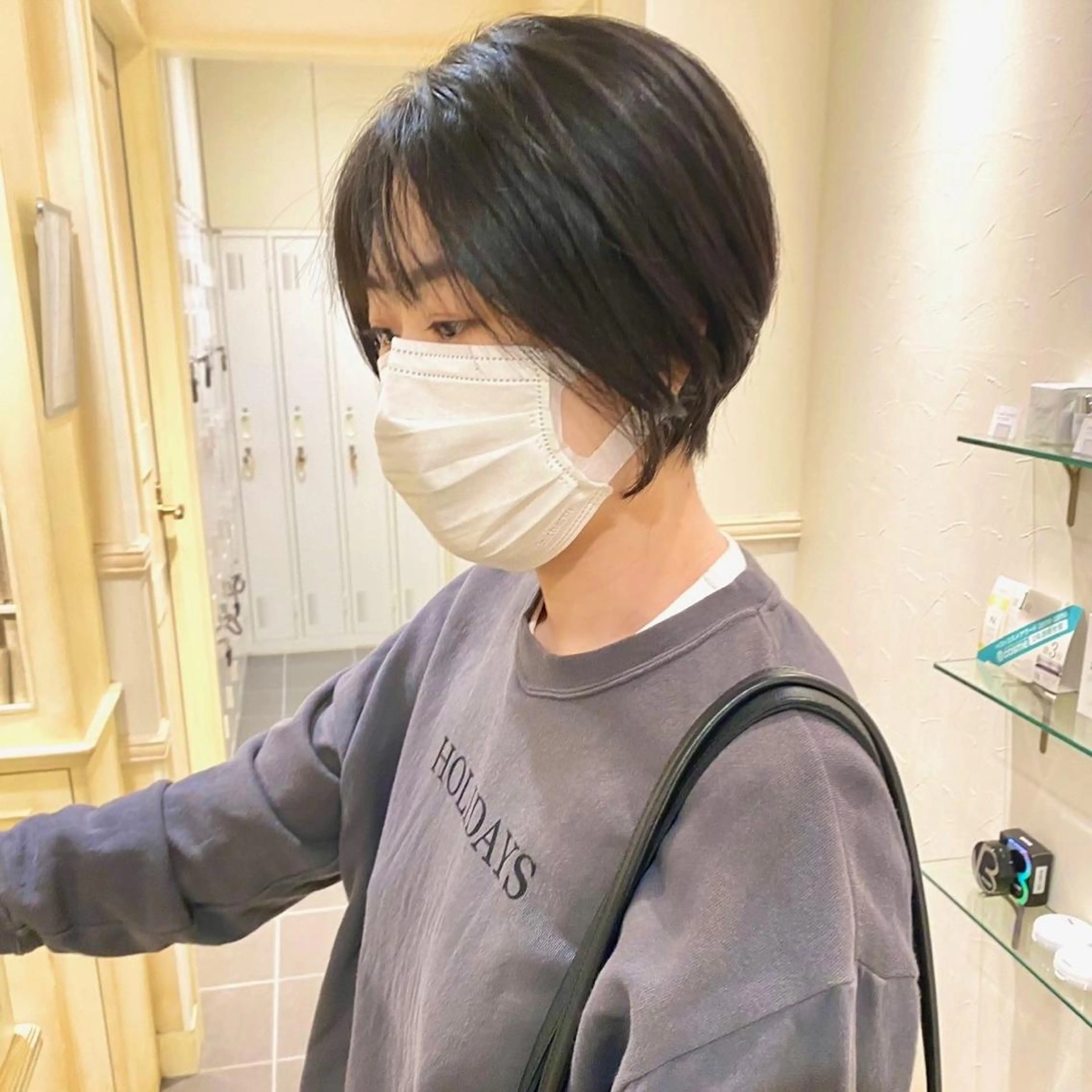ショート カラー ハンサムショート ブリーチ グレージュ ハイライトカラー シルバー ✨BASSA 【高田馬場】✨のヘアスタイル