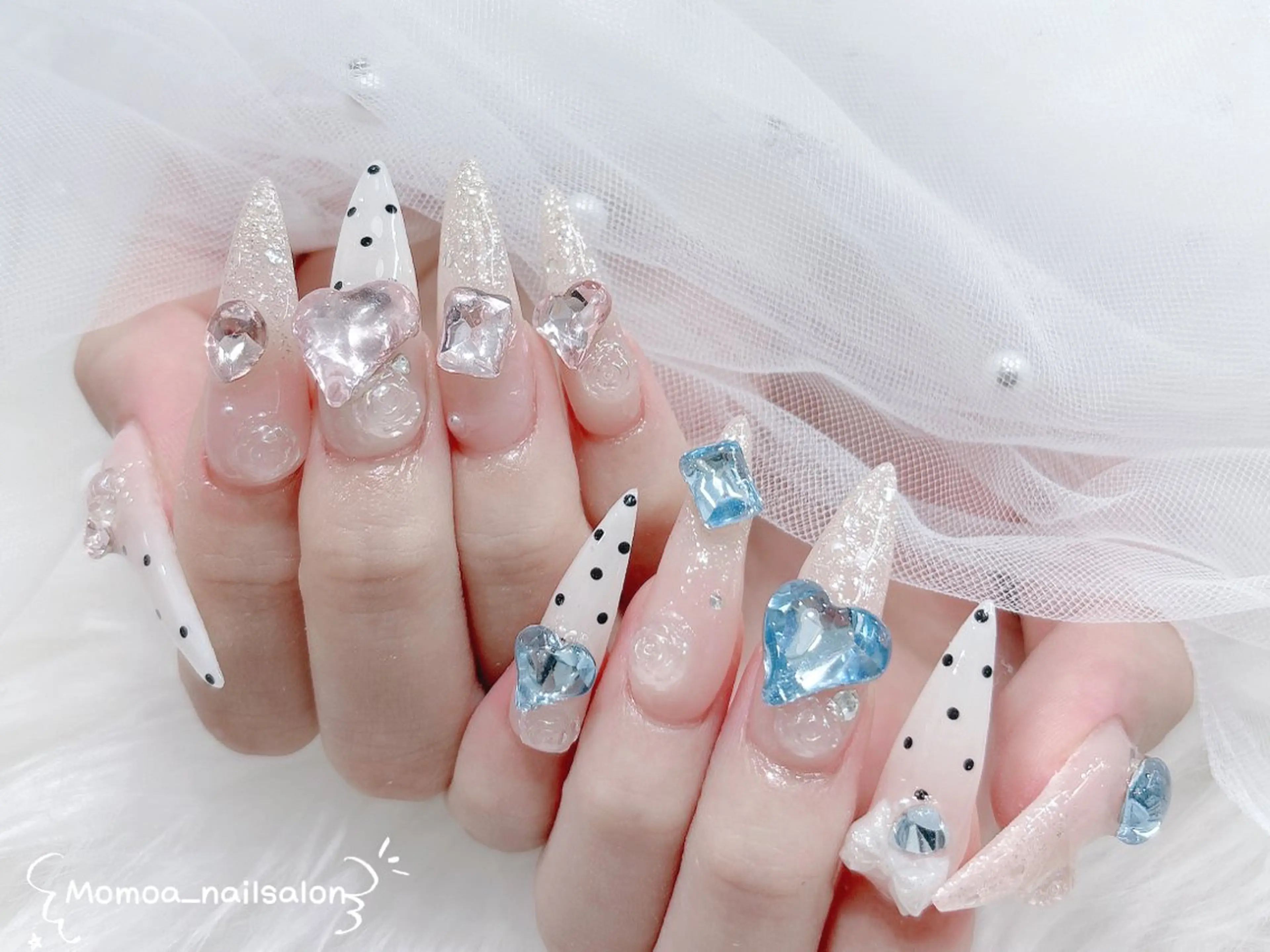 ネイル キラキラネイル スカルプネイル ハンドネイル Momoa nail salon所属・MoMoA Nail ネイル長さ出し専門店のネイルデザイン