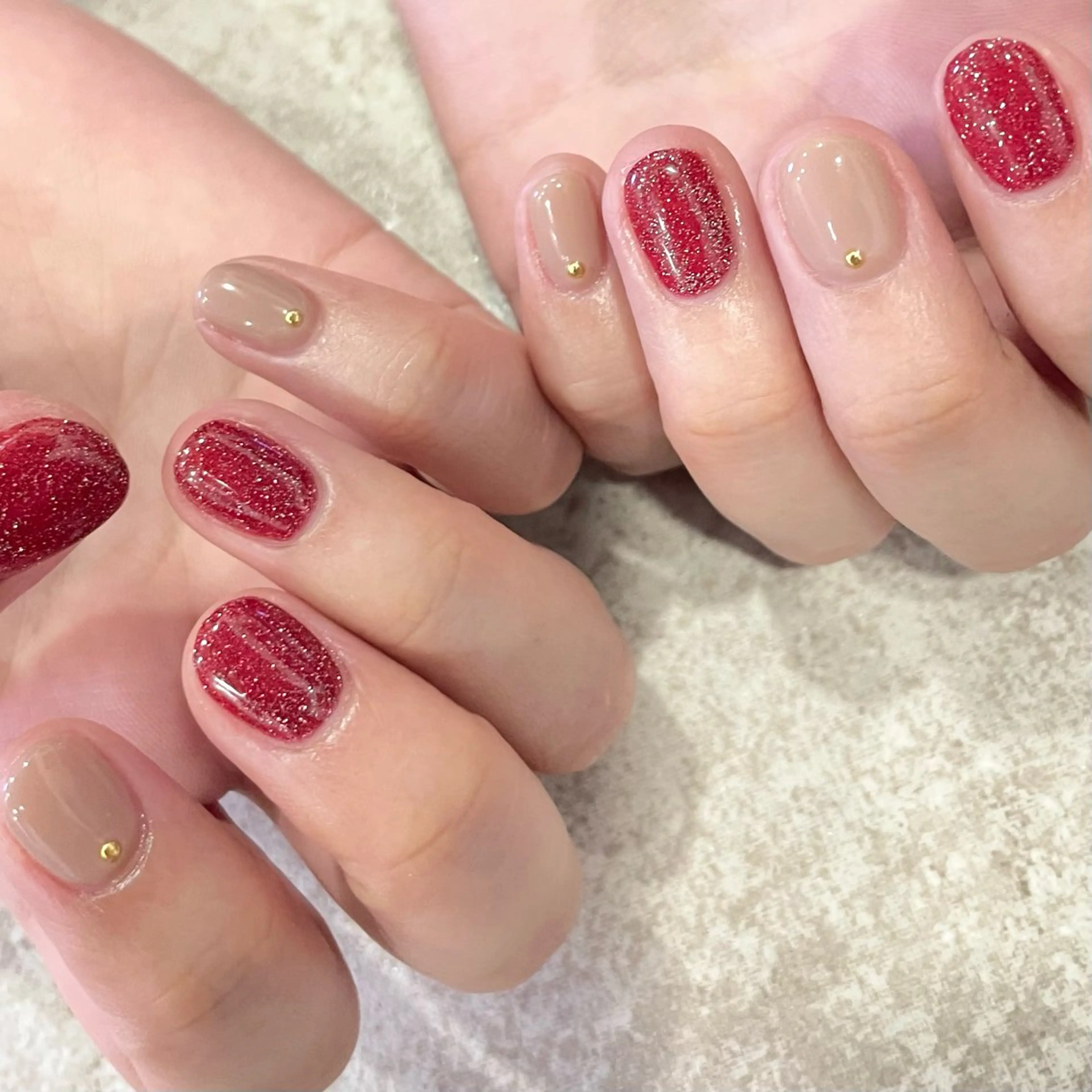 ネイル ゴールド キラキラネイル 冬ネイル クリスマス amity personal nail salon所属・amity 🌿madokaのネイルデザイン