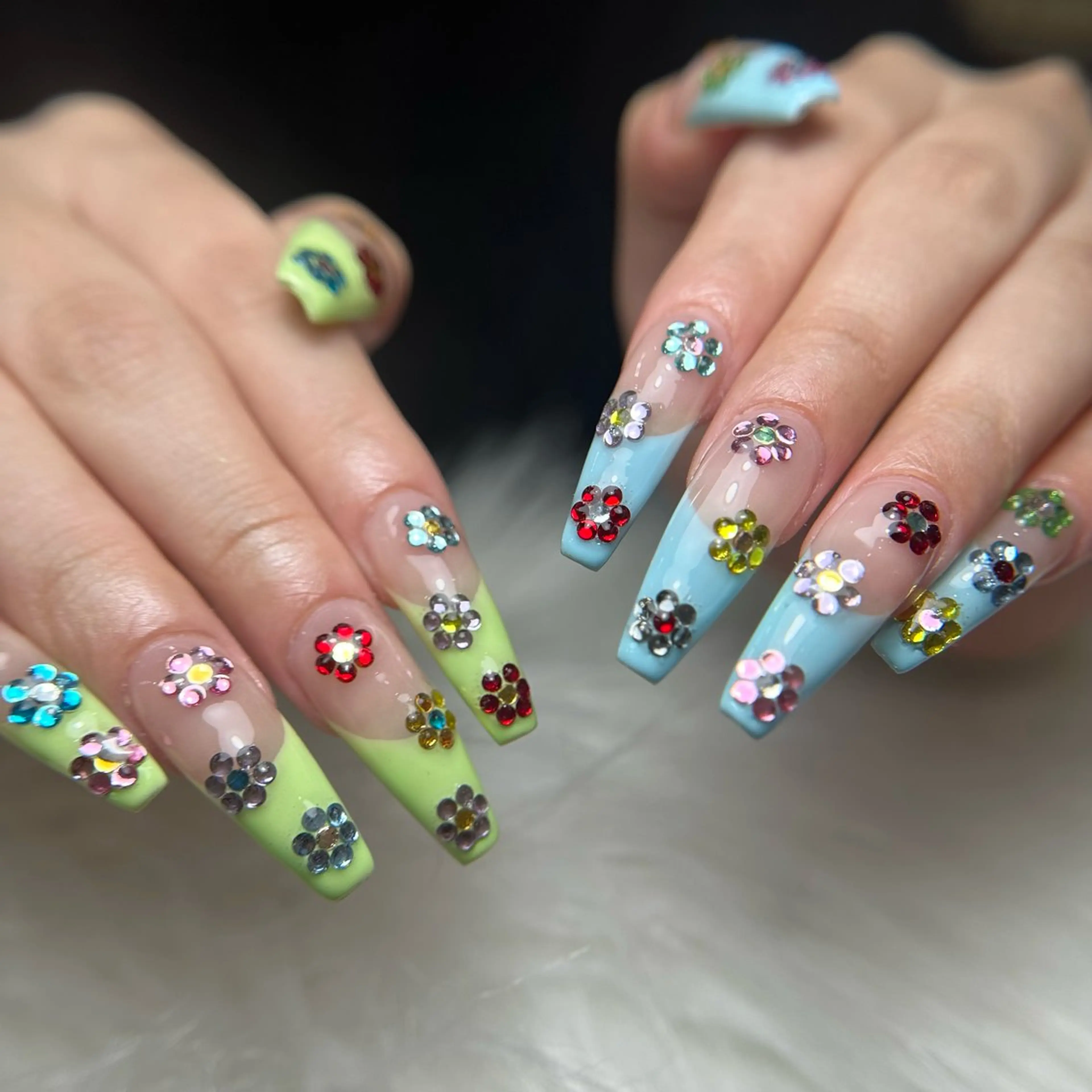 ネイル フレンチネイル グラデーション 韓国ネイル マグネットネイル シンプルネイル ハンドネイル CoMo Nail Studio所属・CoMo Nailのネイルデザイン