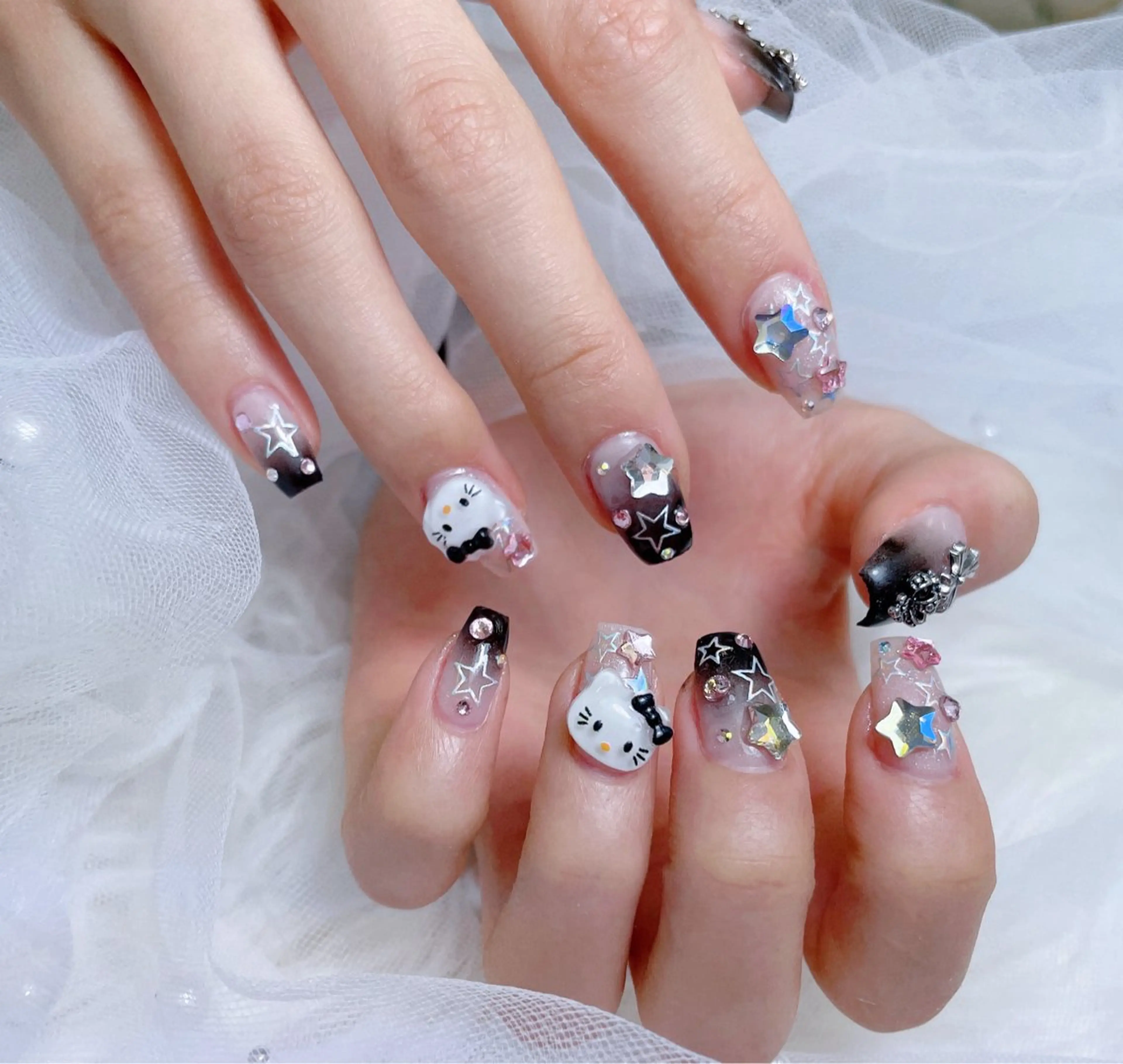 ネイル アートネイル 韓国ネイル 水色 ロングネイル マグネットネイル ハンドネイル ハンドケア NailDemure 【銀座店】のネイルデザイン