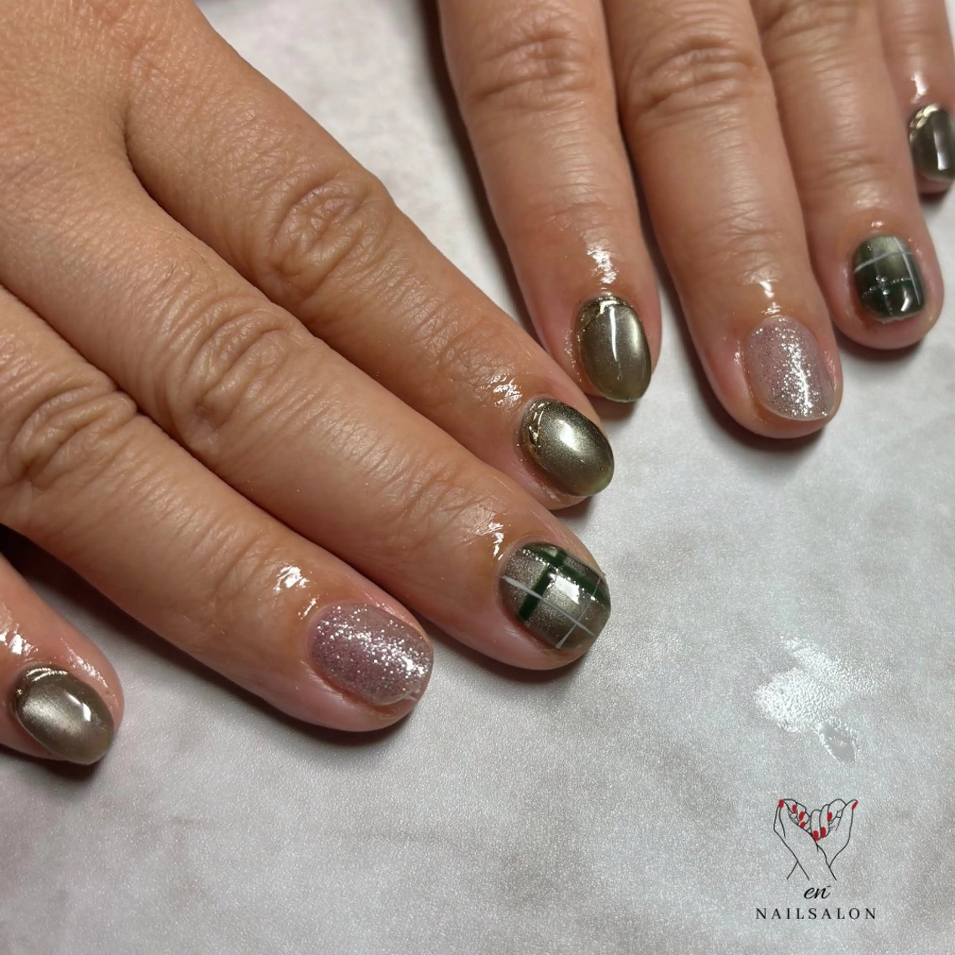 ネイル グリーン ハンドネイル NAILSALON en+所属・NAILSALON en+沖縄市美原のネイルデザイン