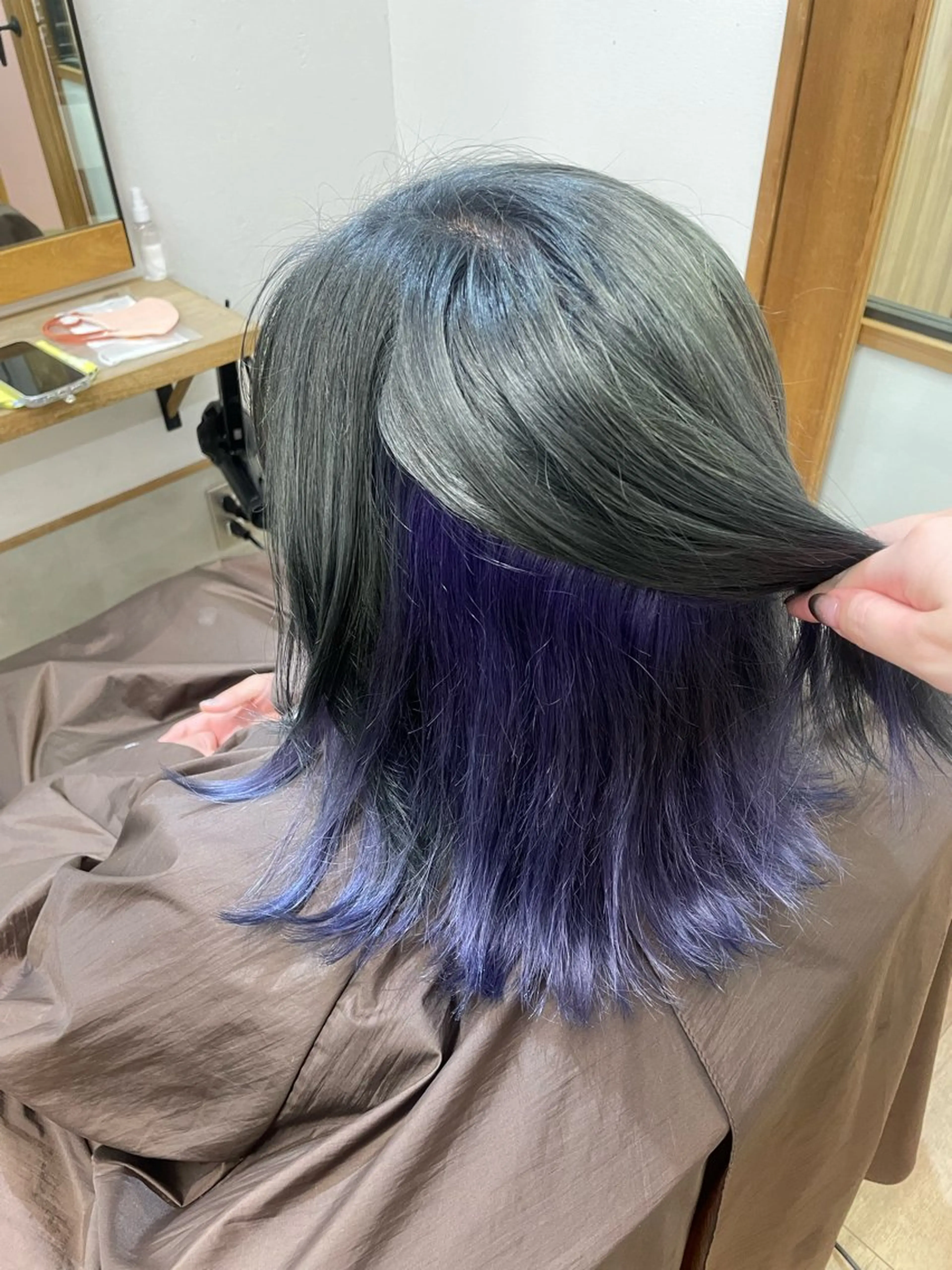 ミディアム カラー インナーカラー パープルカラー THREE noon所属・田中 貴子のヘアスタイル
