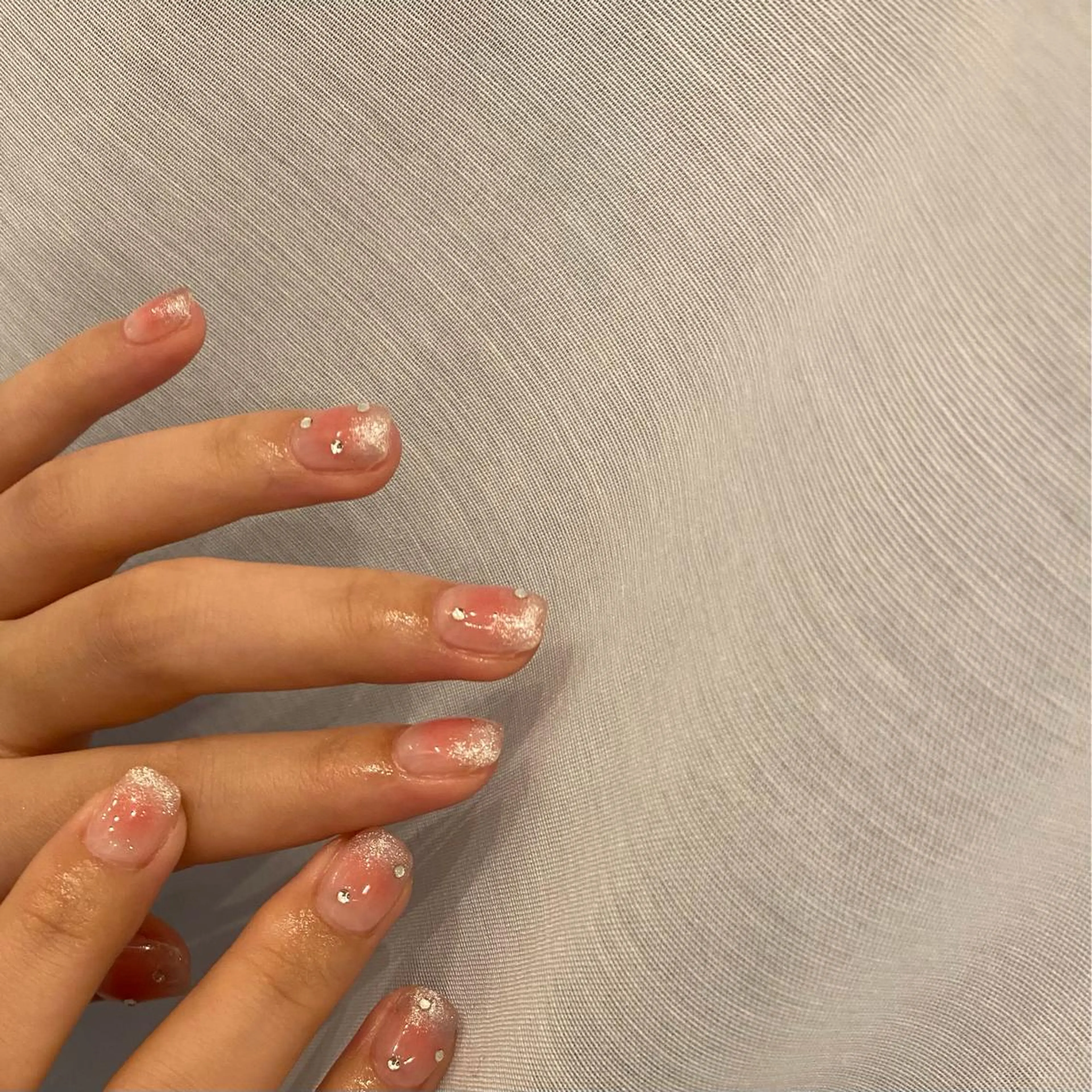 ネイル チークネイル ネイル&アイ　QUEEN&CRIMSON所属・眉WAX/ピーリング ホワイトニングの眉毛・アイブロウイメージ