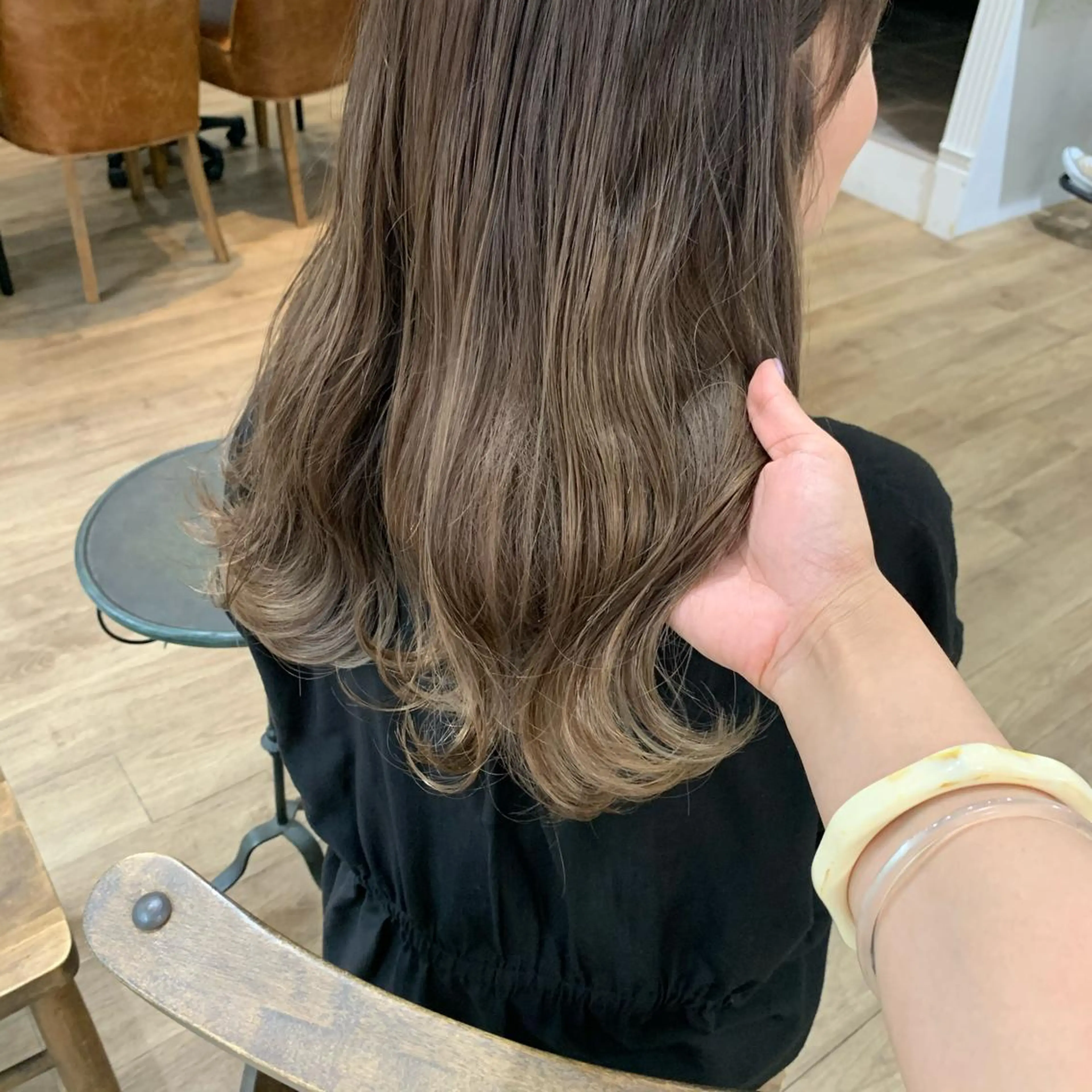 ロング カラー ダブルカラー ハイライトカラー ハイライト レイヤー/顔周り /AKARIのヘアスタイル