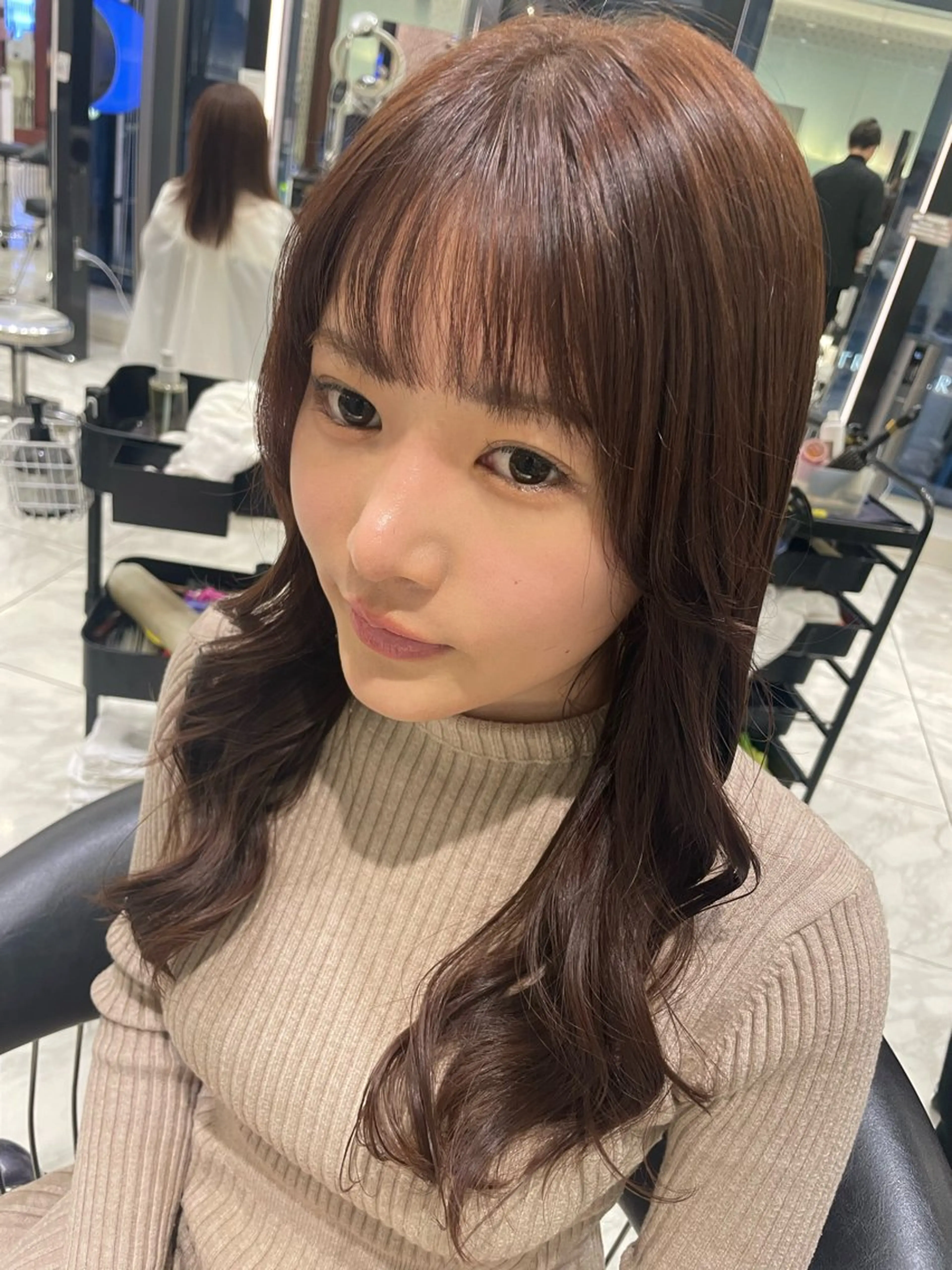 ロング パーマ くびれヘア 顔まわりレイヤー 髪質改善 ヨシンモリ 韓国風ヘア カット ヘアカラー パーマ コテ巻きパーマ 藤野佑成のヘアスタイル