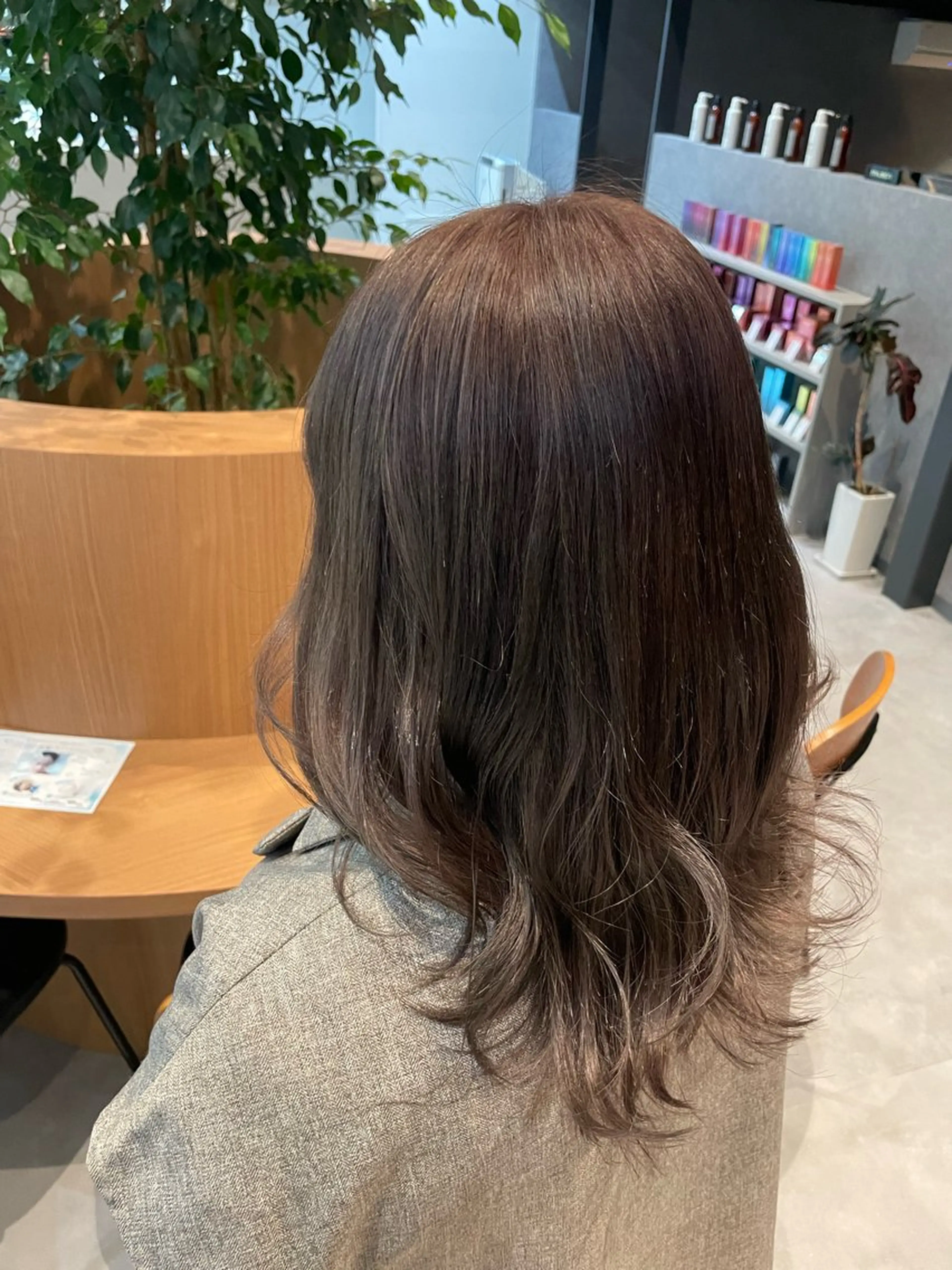 ロング カラー ブリーチ グレージュ ミルクティーグレージュ ブリーチなしカラー カット ヘアカラー トリートメント ayaka |トレンドヘアのヘアスタイル